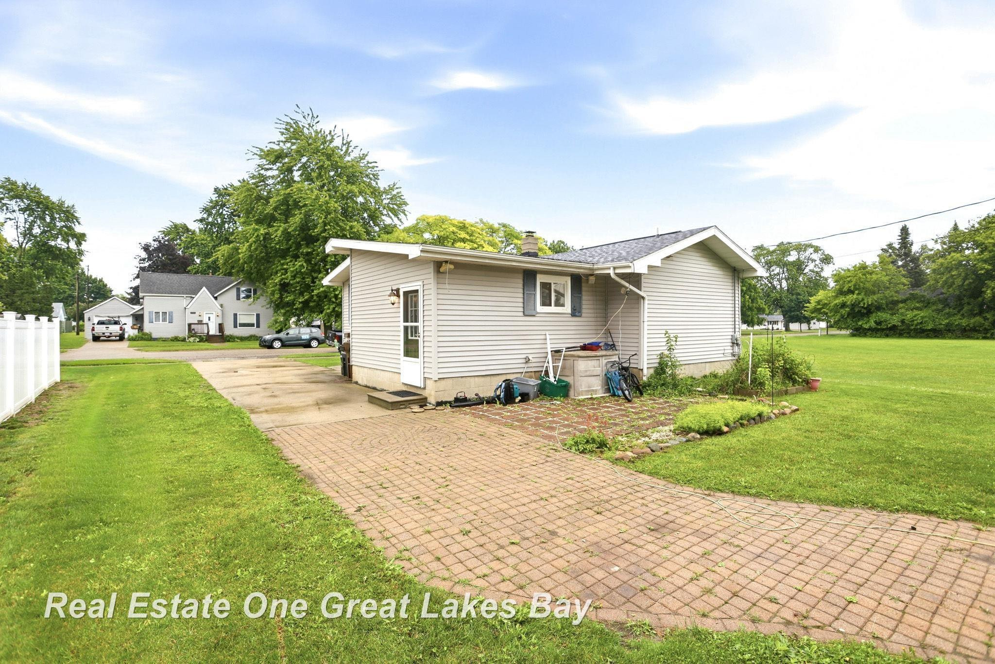 335 N Silver Street, Bad Axe, MI 48413 — Photo 31