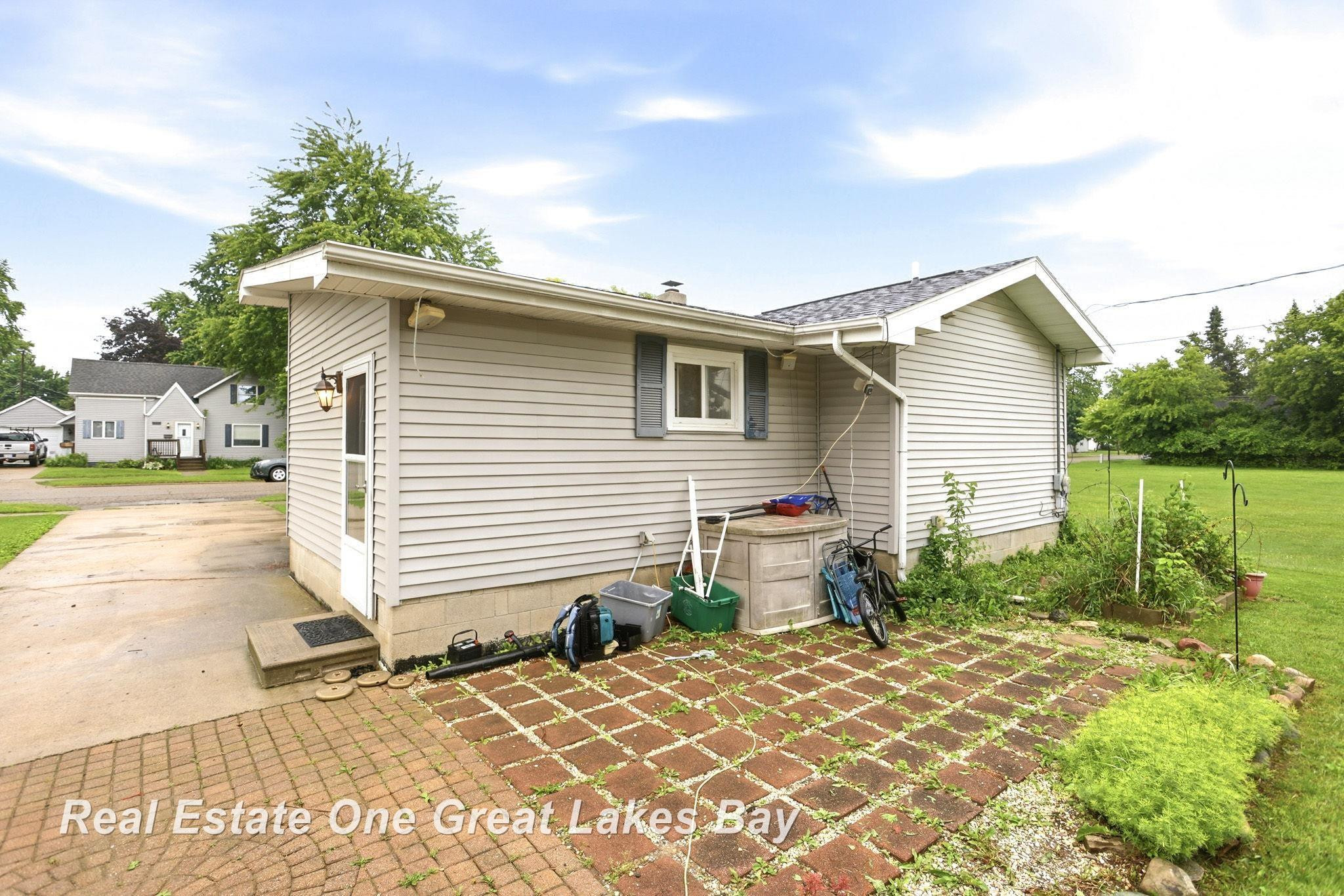335 N Silver Street, Bad Axe, MI 48413 — Photo 33