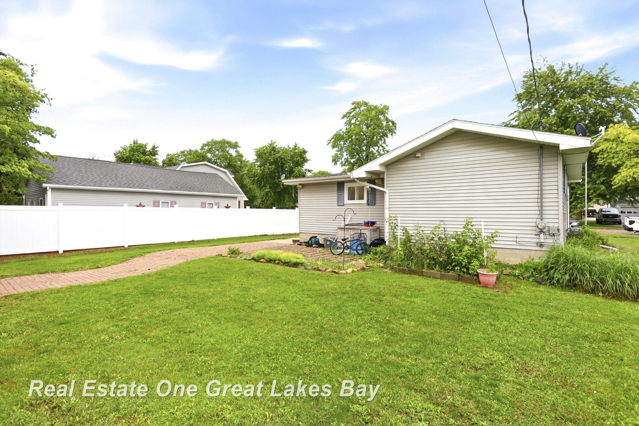 335 N Silver Street, Bad Axe, MI 48413 — Photo 34