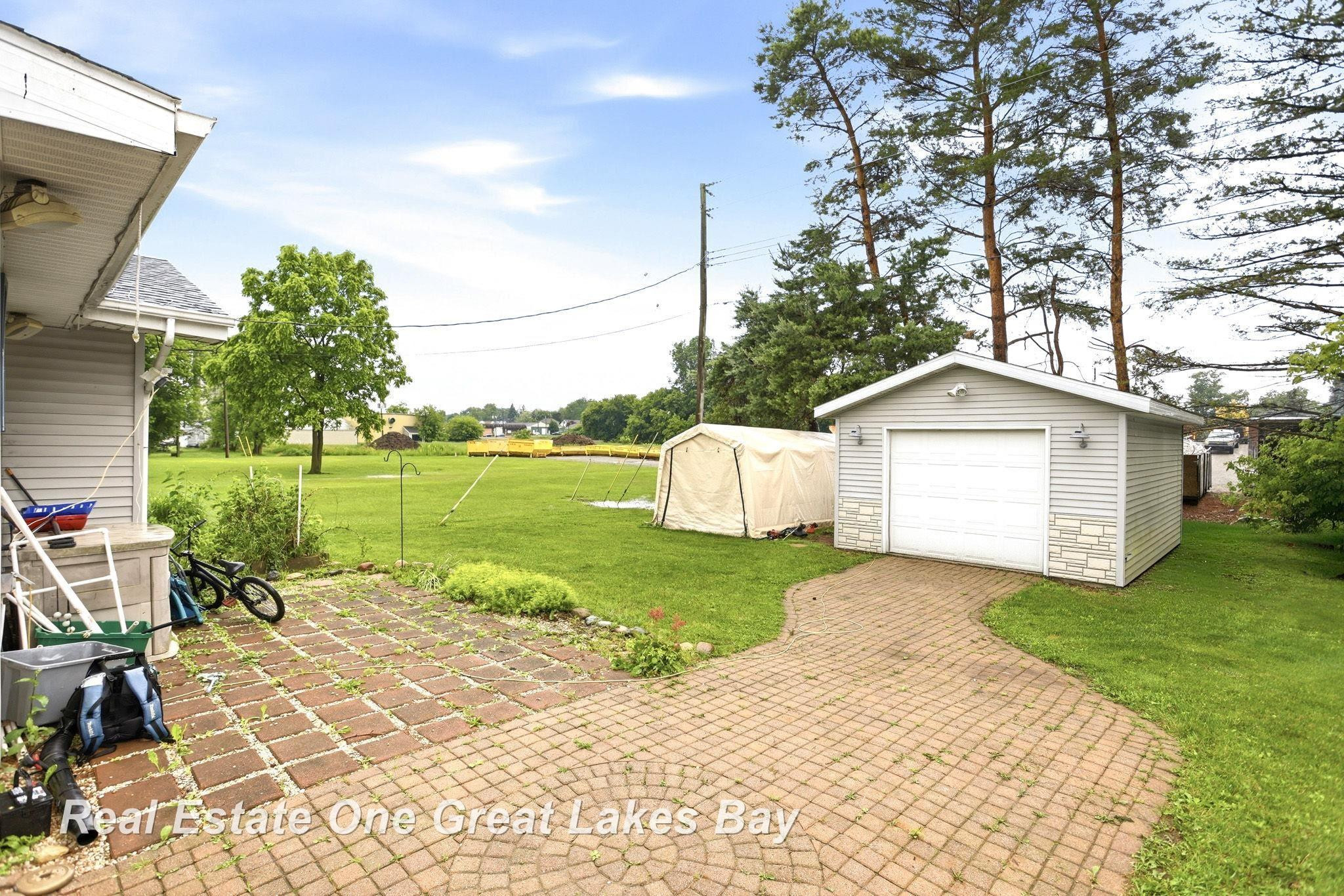 335 N Silver Street, Bad Axe, MI 48413 — Photo 35