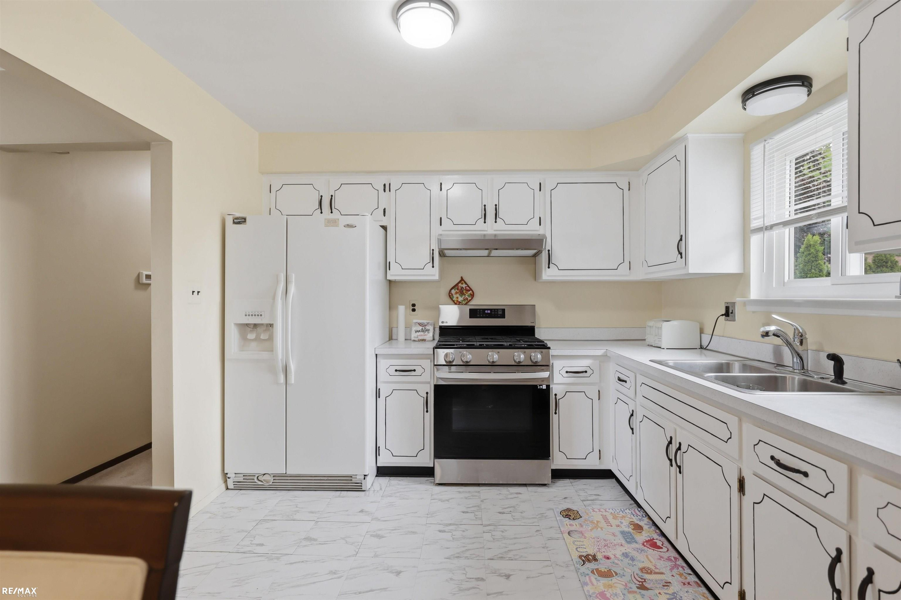 42654 Rutgers Drive, Sterling Heights, MI 48313 — Photo 3