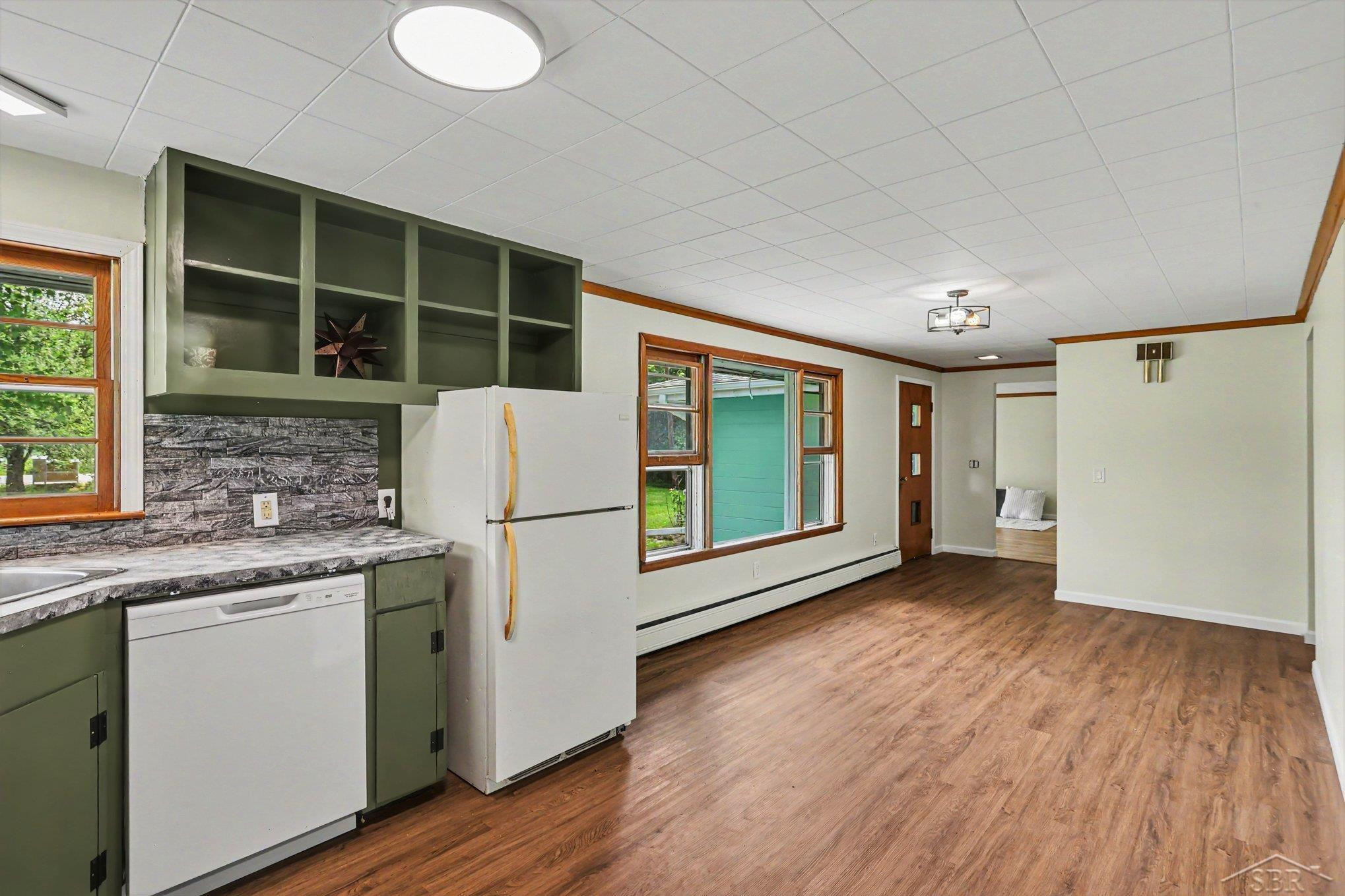 748 W Irish Street, Sanford, MI 48657 — Photo 2