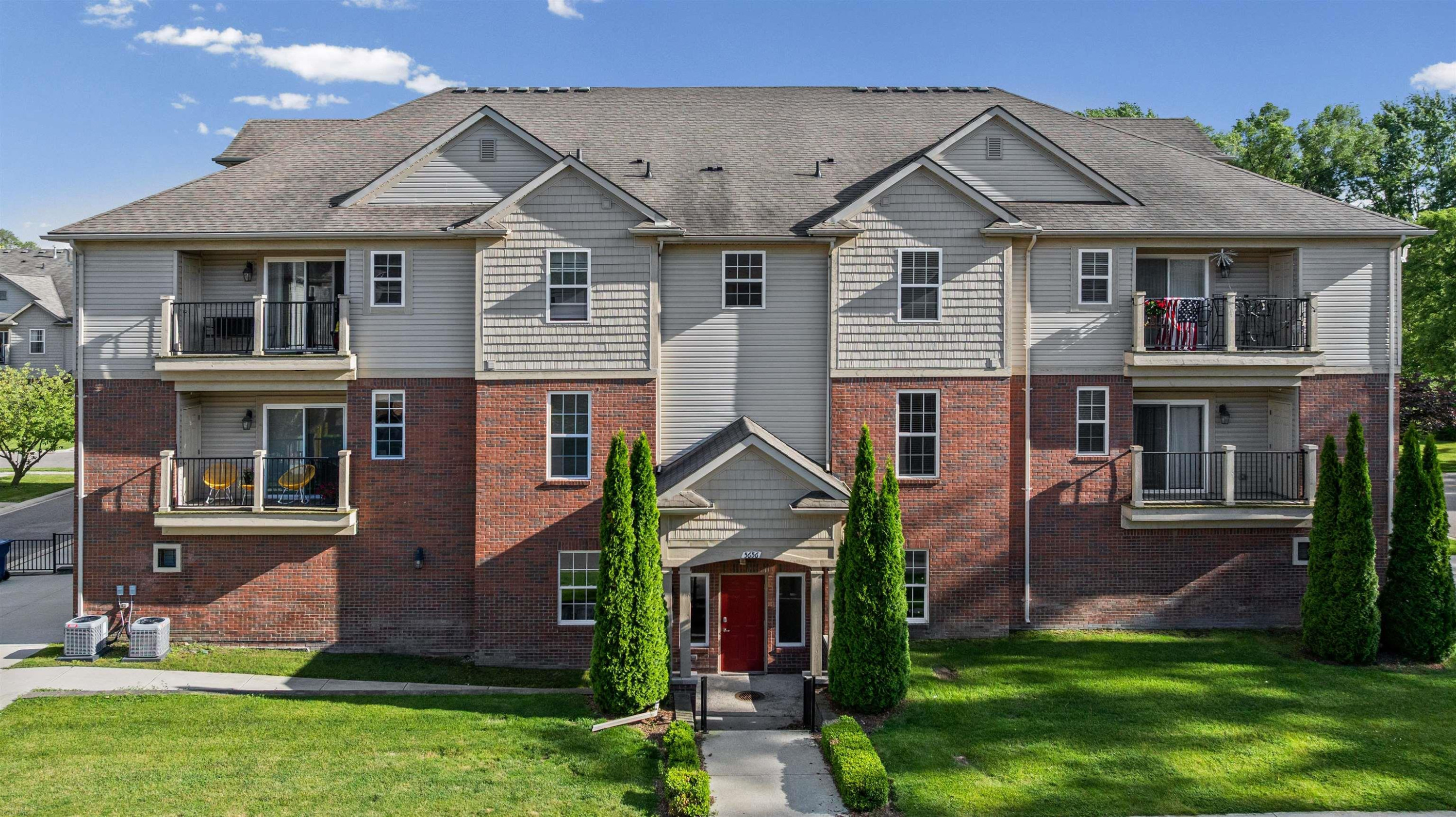 5656 Flagstaff Pines Drive, 401, Shelby Twp, MI 48317 — Photo 2