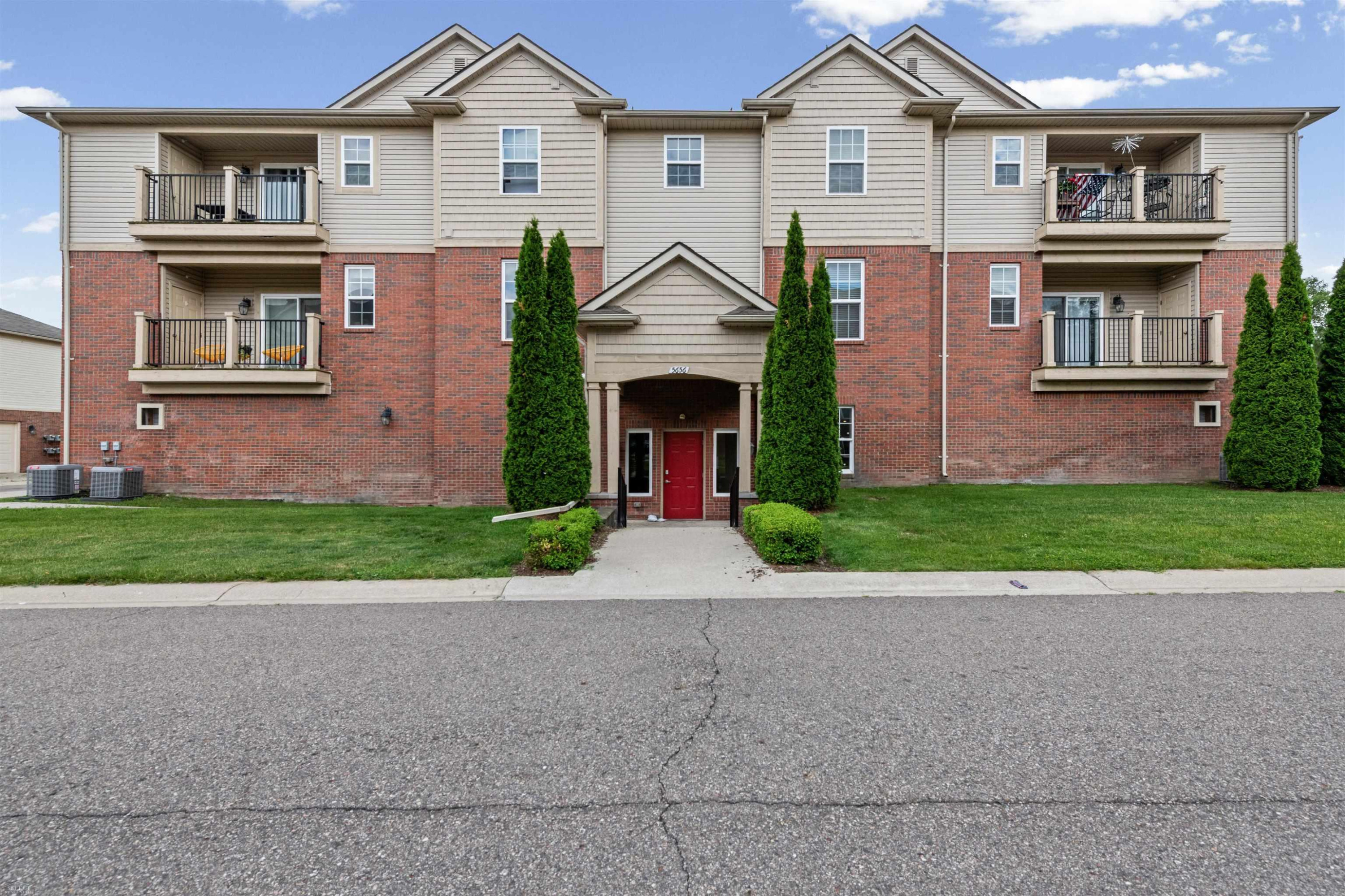 5656 Flagstaff Pines Drive, 401, Shelby Twp, MI 48317 — Photo 3