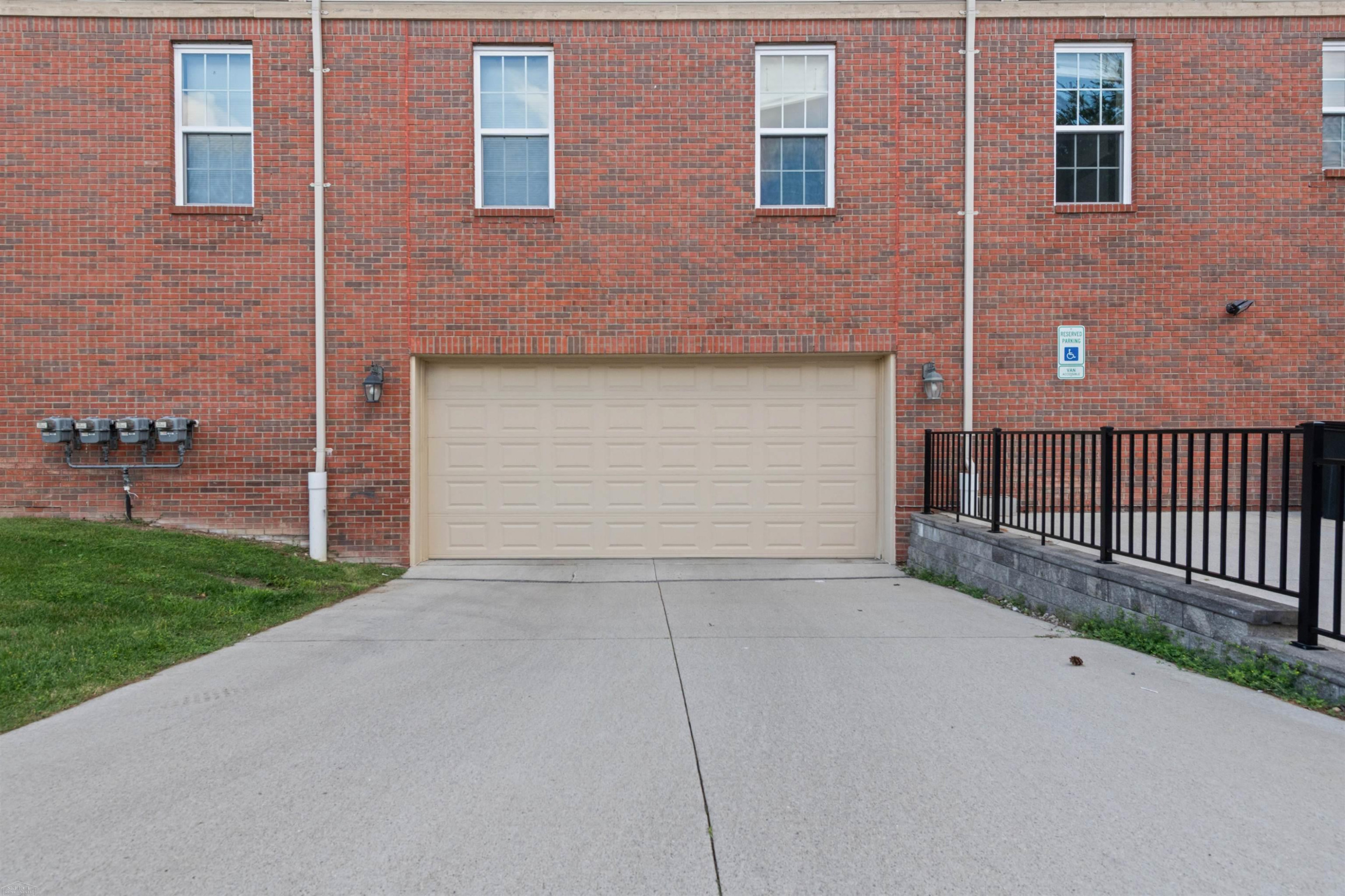 5656 Flagstaff Pines Drive, 401, Shelby Twp, MI 48317 — Photo 28