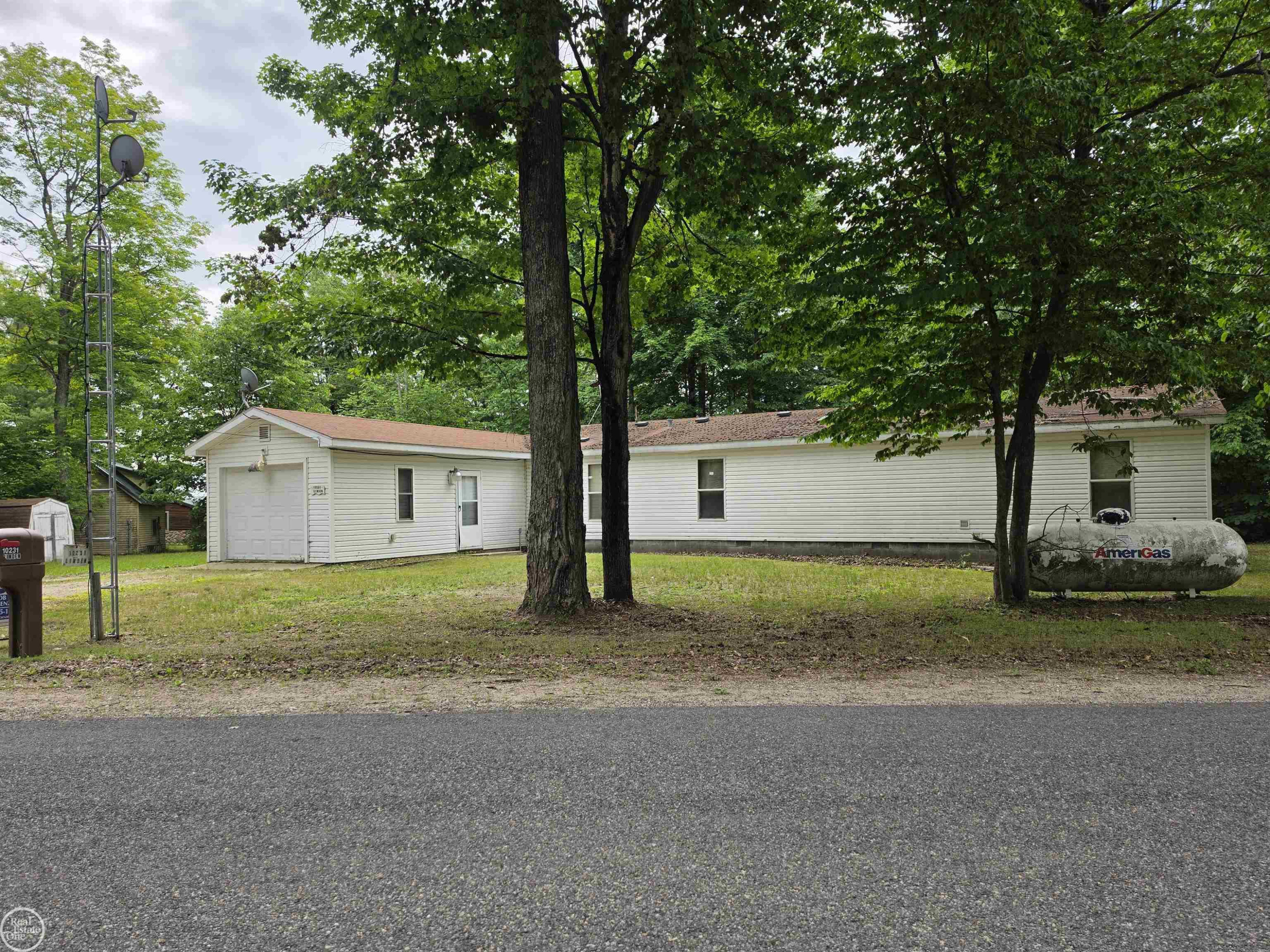 10231 LINDEN Avenue, Carp Lake, MI 49718