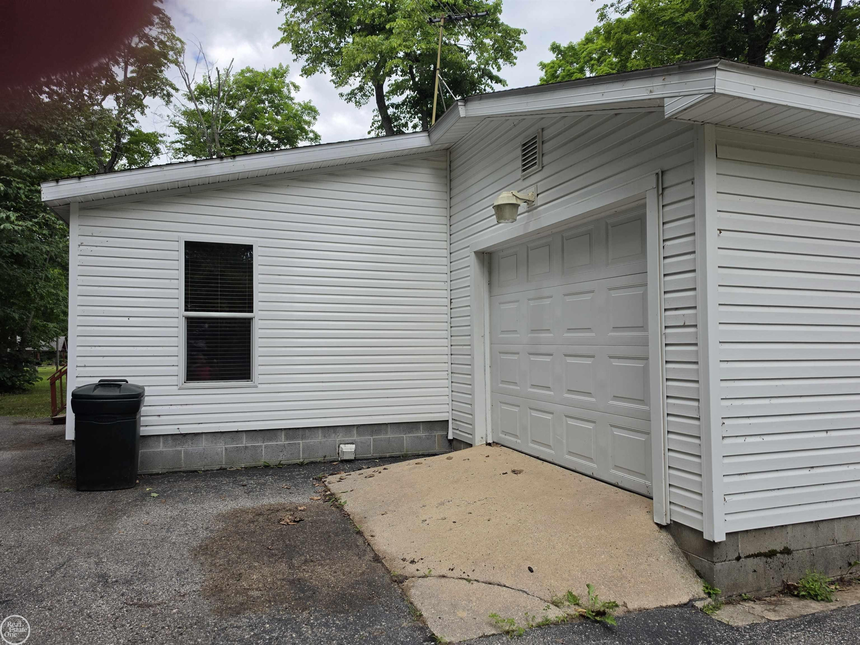 10231 LINDEN Avenue, Carp Lake, MI 49718 — Photo 2