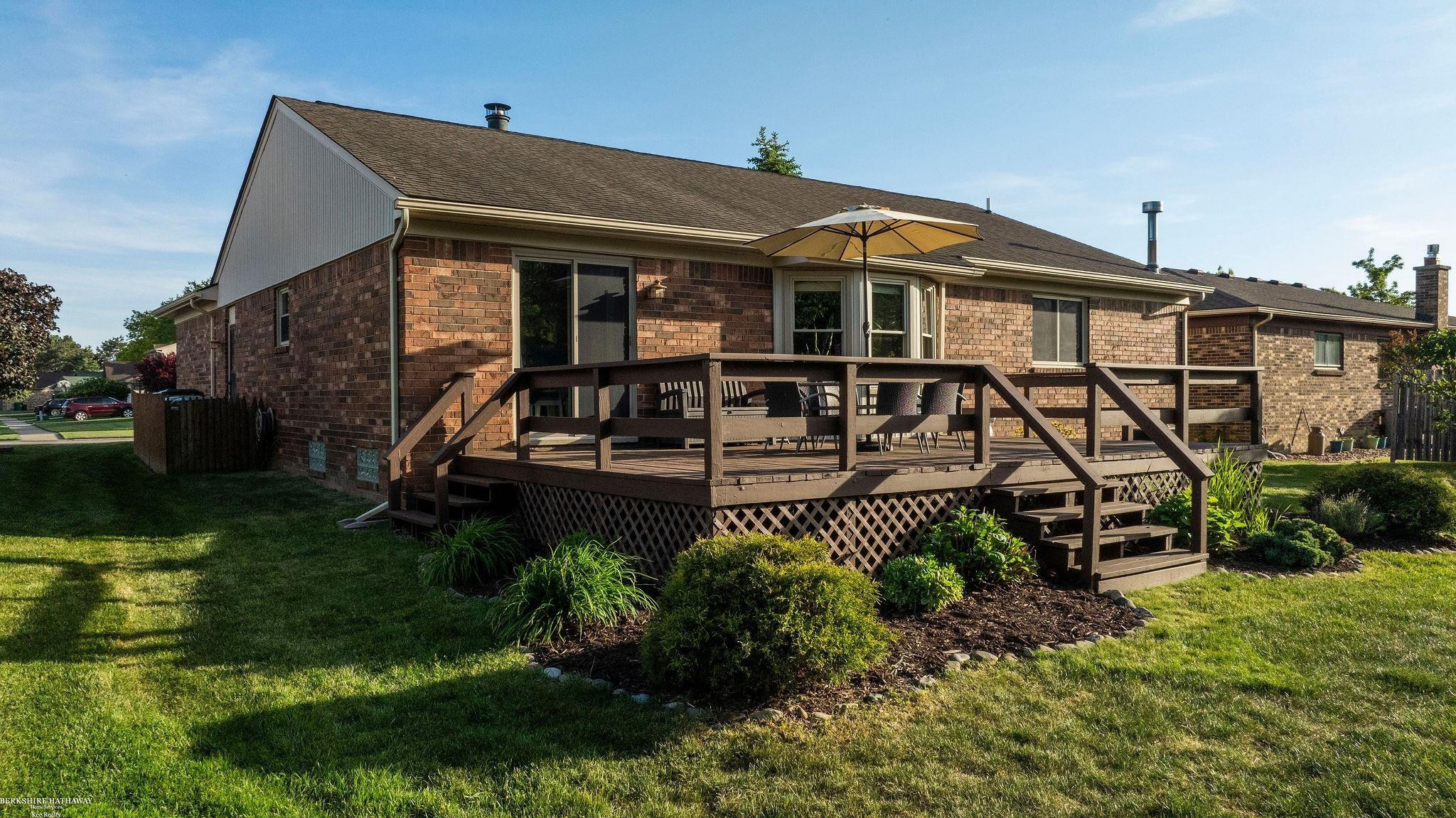 15589 Winter Park Drive, MI 48044 — Photo 33