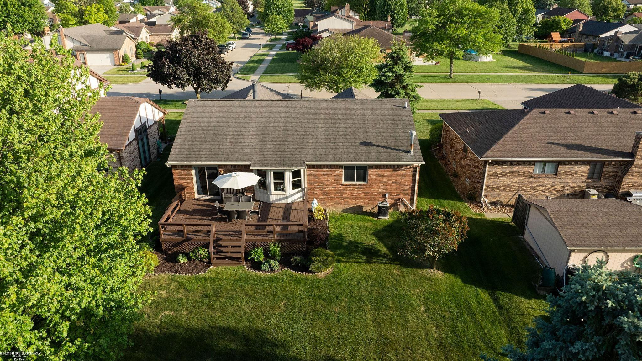 15589 Winter Park Drive, MI 48044 — Photo 37