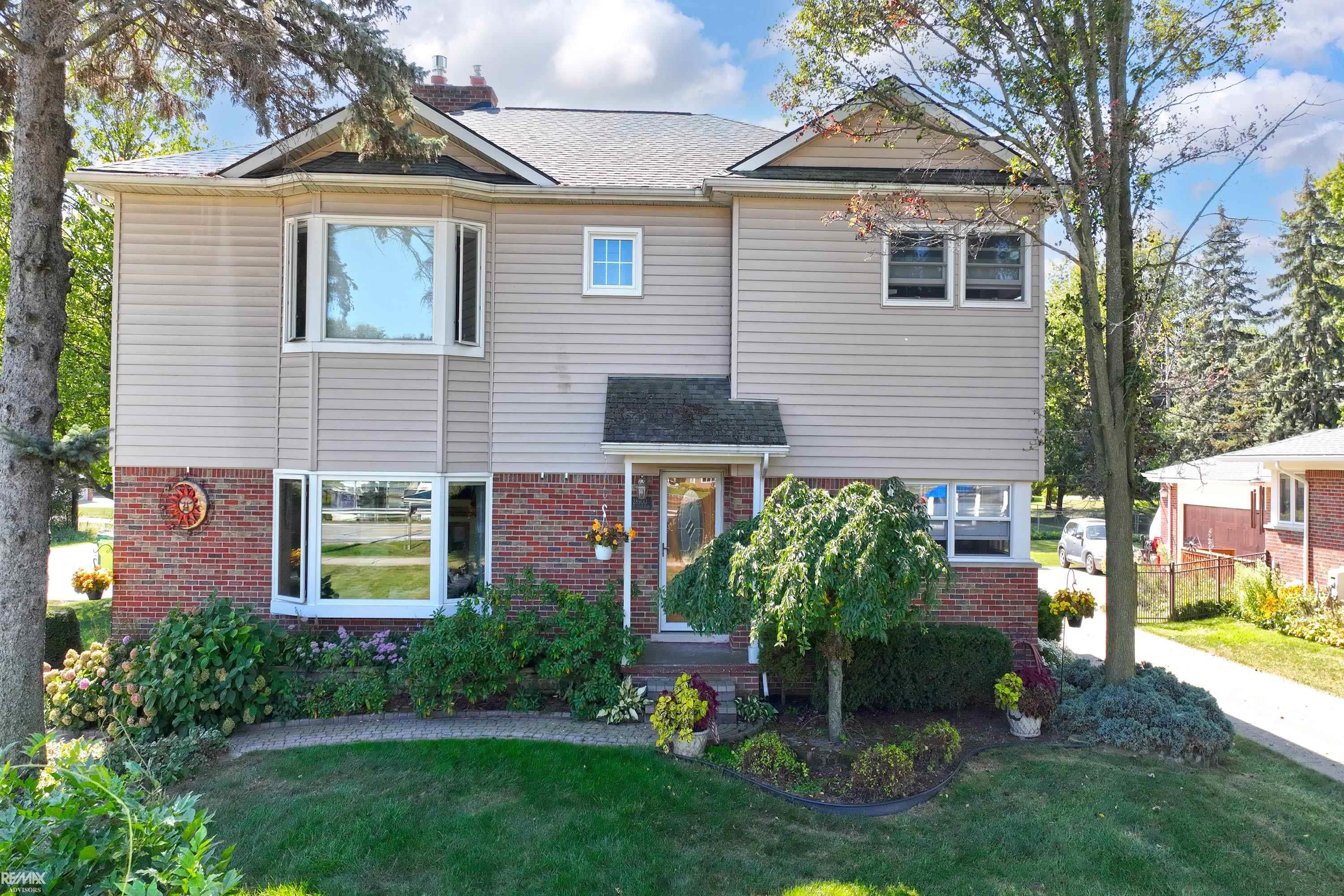 28900 S River Road, MI
