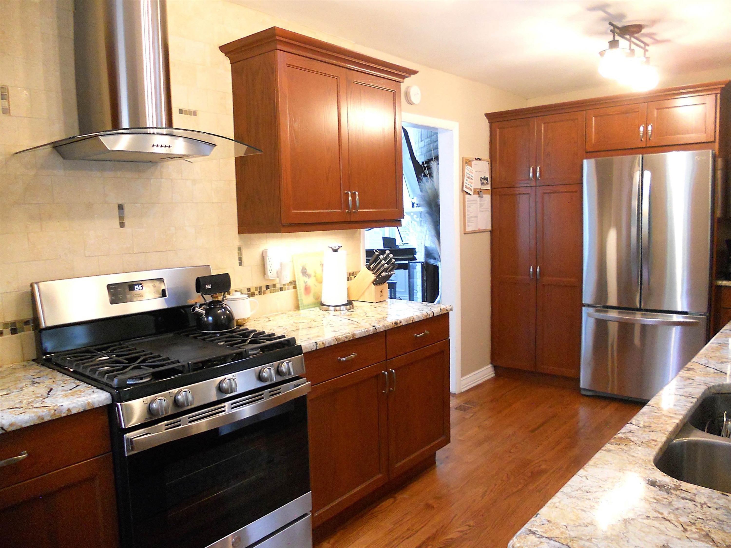 625 Rewold Drive, Rochester, MI 48307 — Photo 17