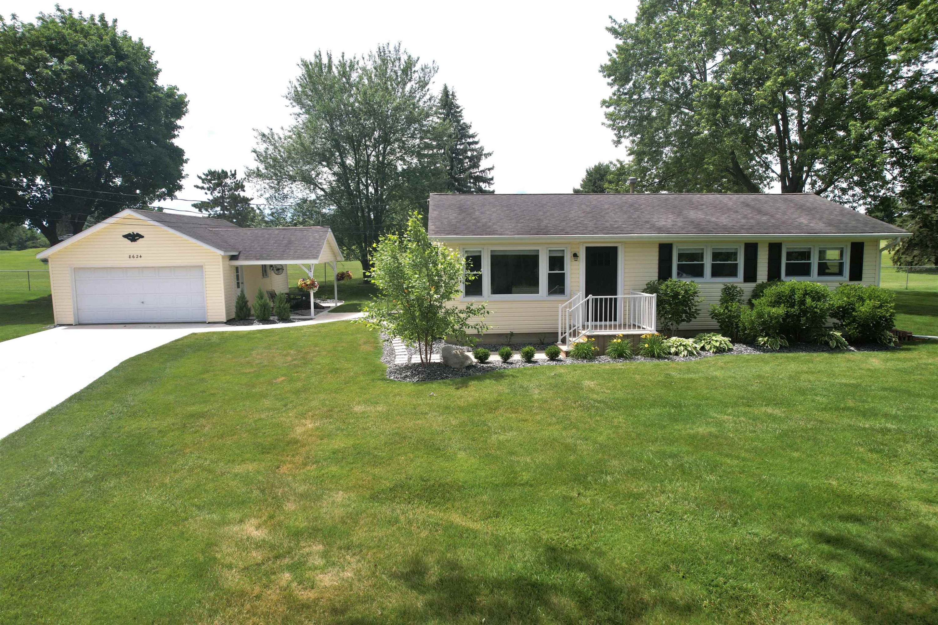 8624 E Monroe Road, Durand, MI 48429 — front exterior