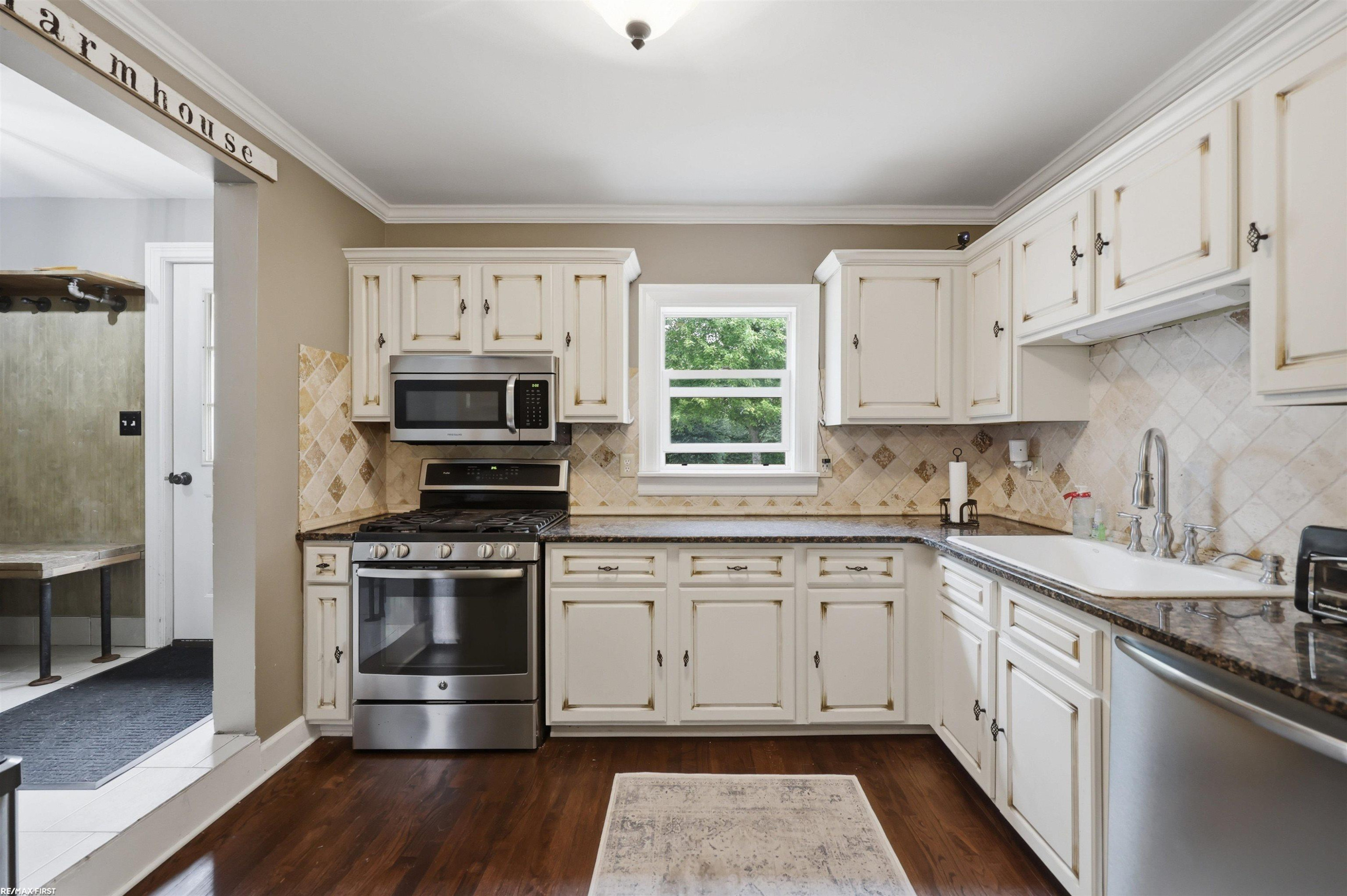 125 W Gates Street, MI 48065 — Photo 8
