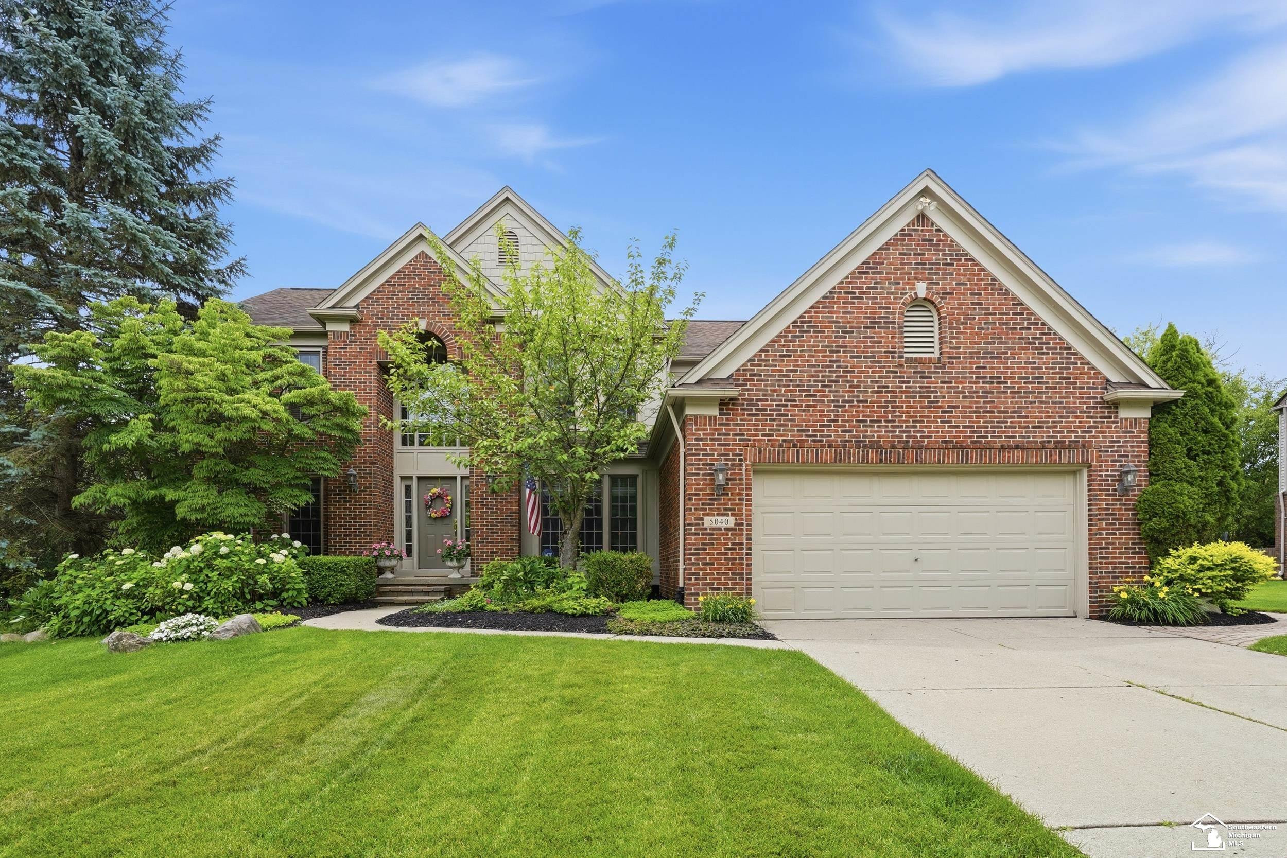 5040 cherry blossom circle Circle, West Bloomfield, MI 48324 — front exterior