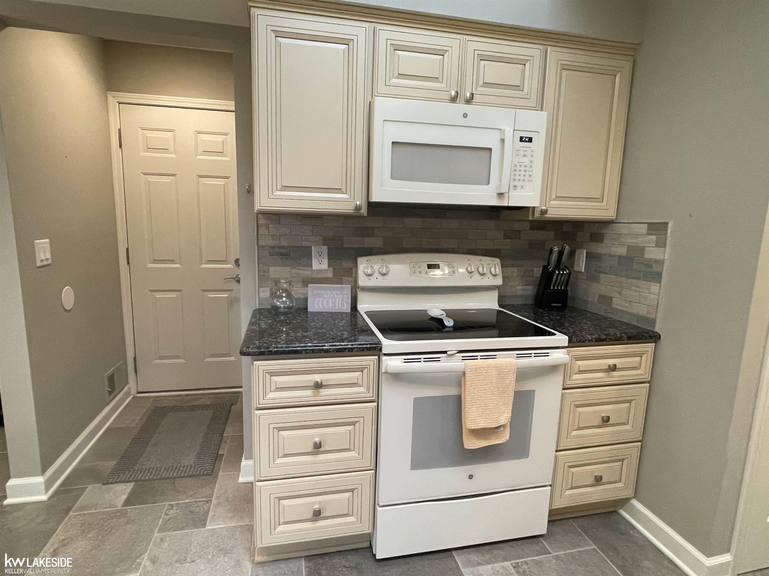 41625 Janet Circle, Clinton Twp, MI 48038 — Photo 8