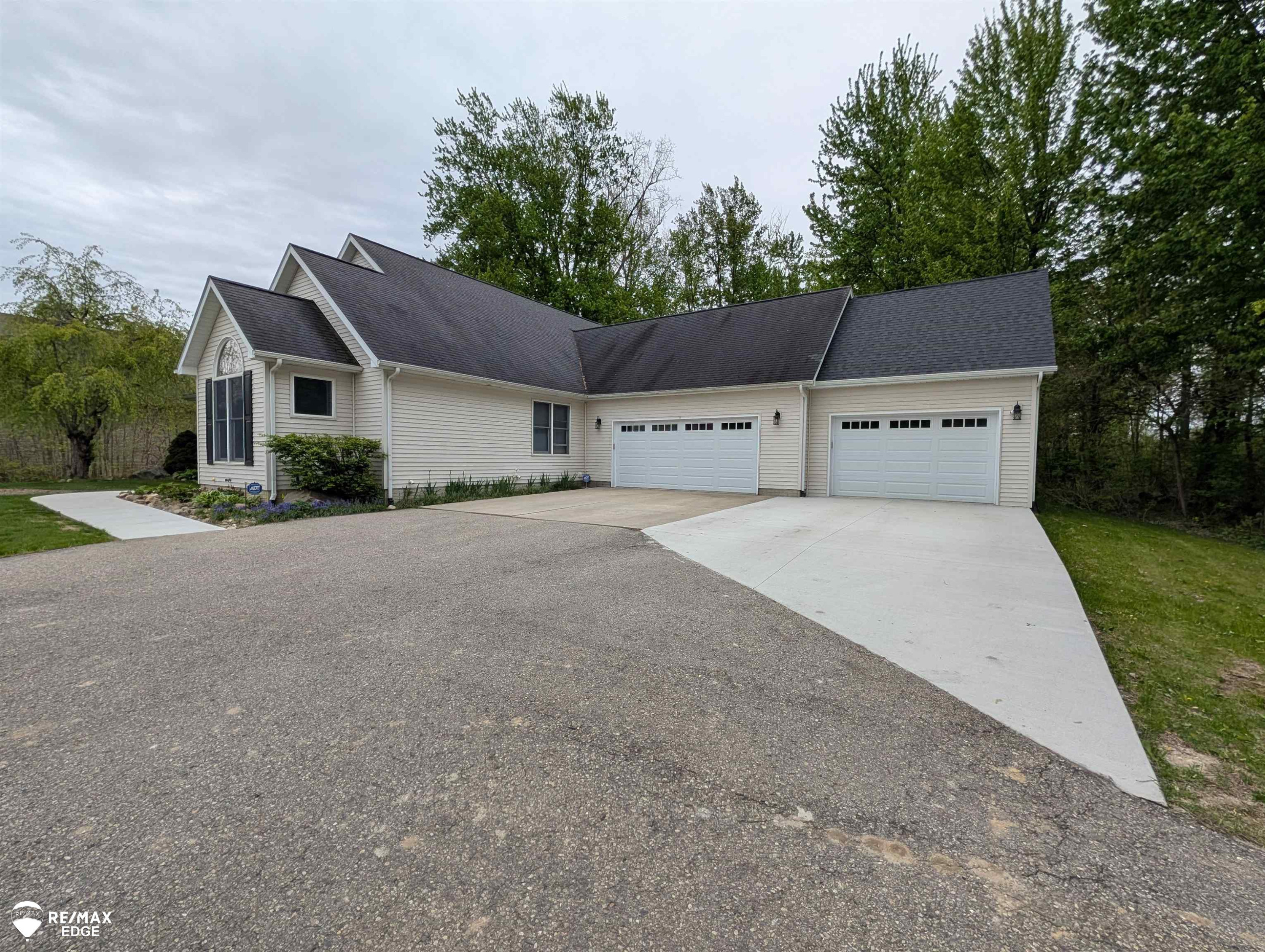 1245 W Vienna Road, Clio, MI 48420 — Photo 3