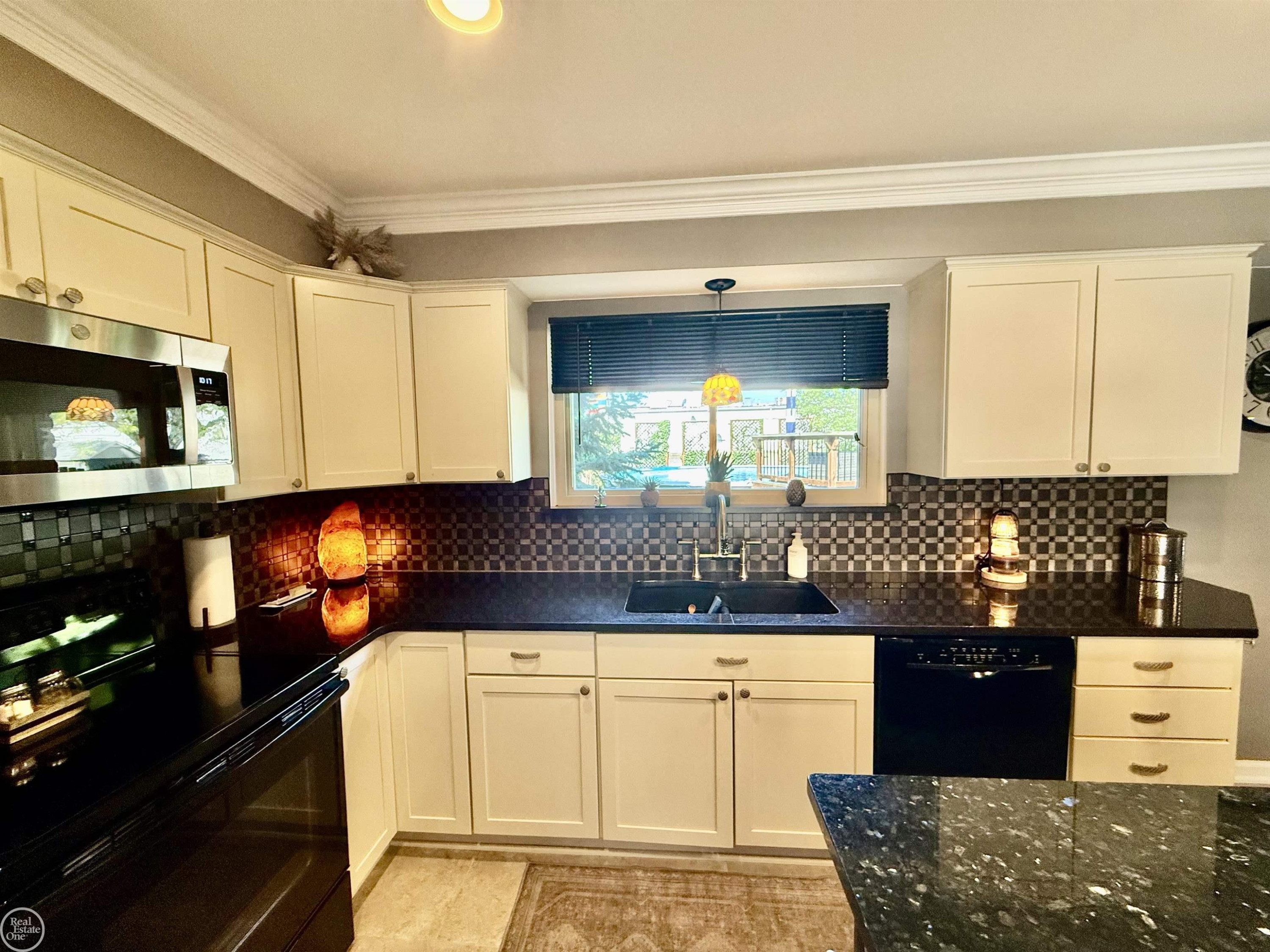 47043 Sanborn Drive, Macomb, MI 48044 — Photo 33