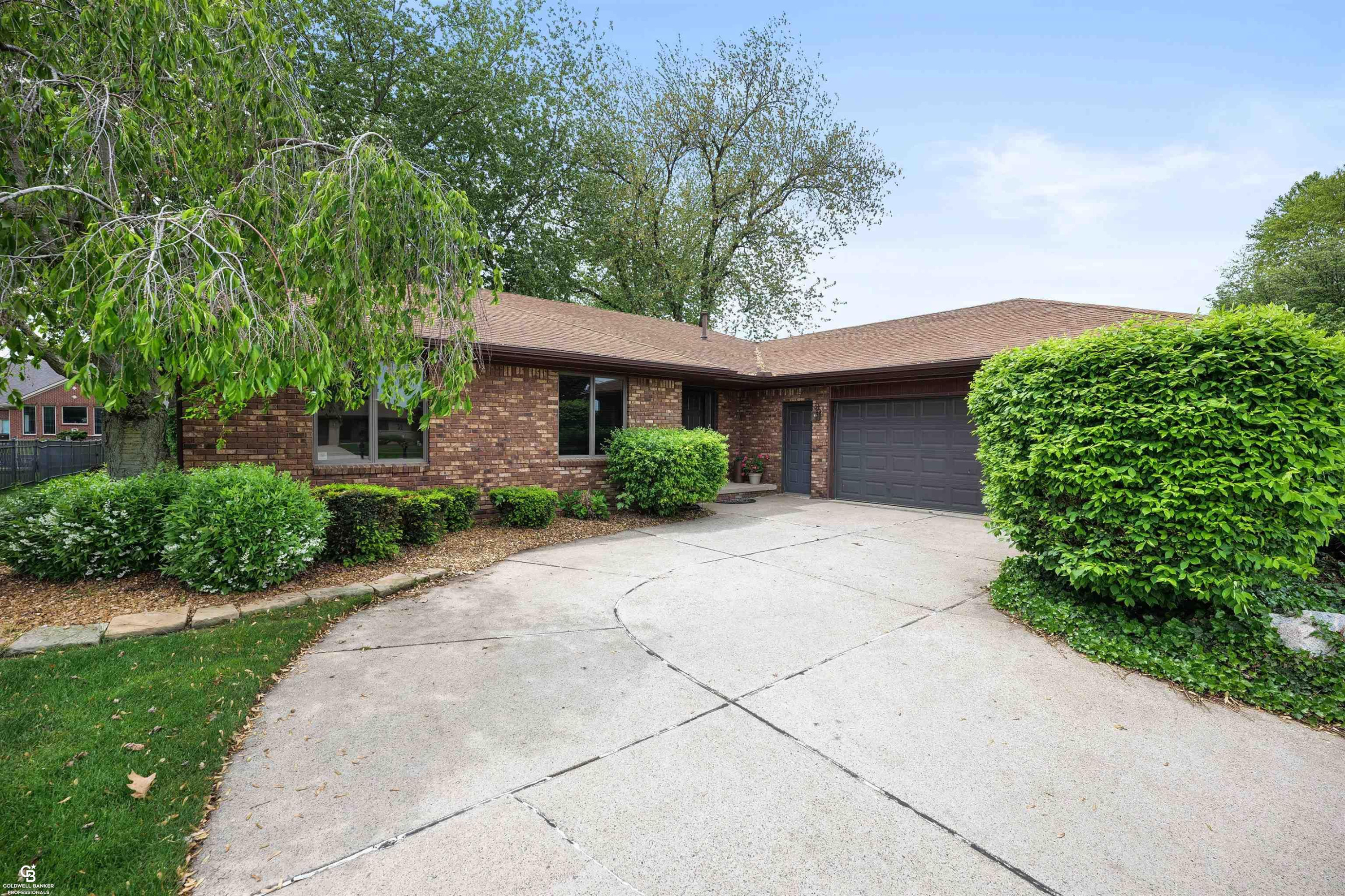 41397 Clairpointe St Street, MI — Photo 26