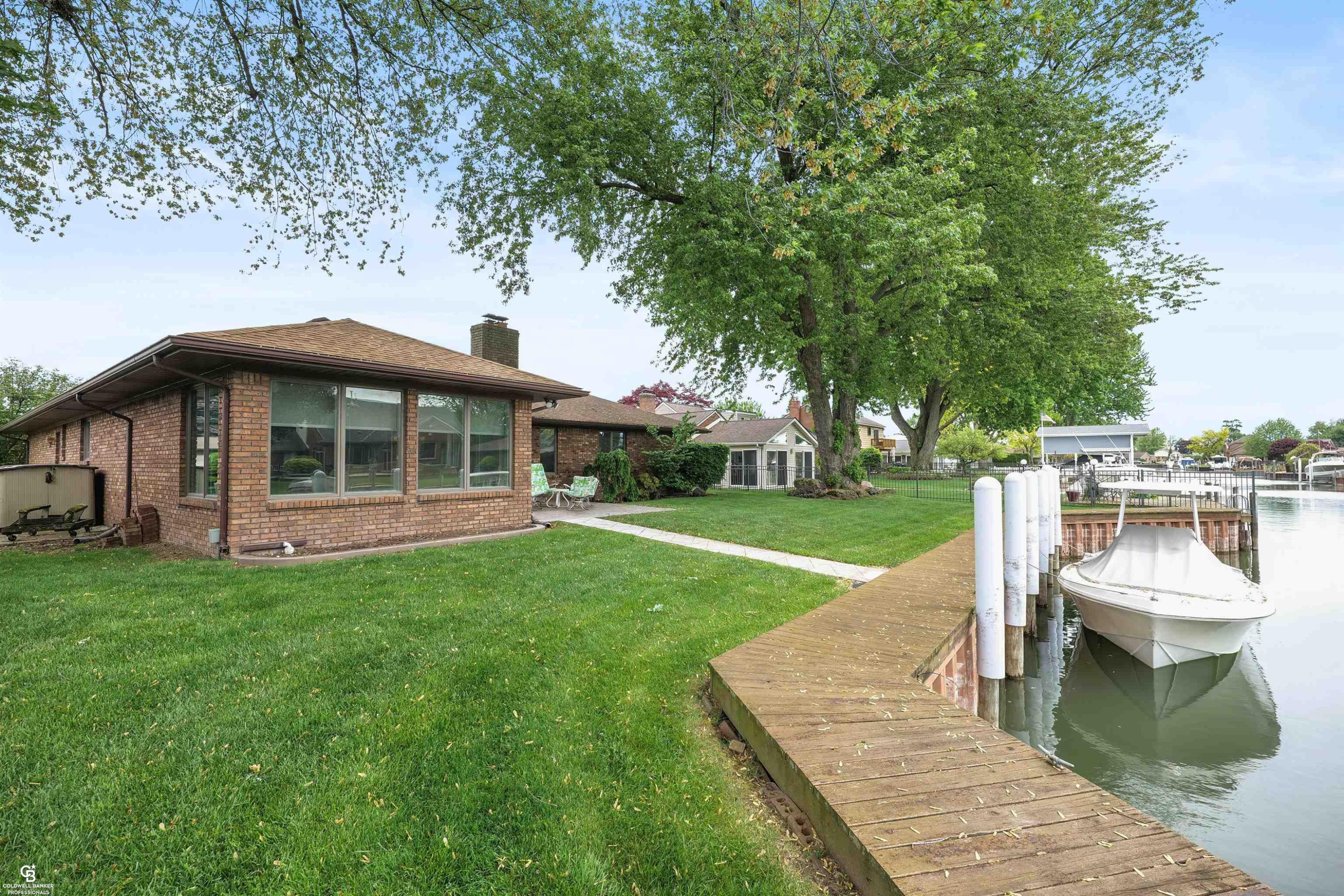 41397 Clairpointe St Street, MI — Photo 32