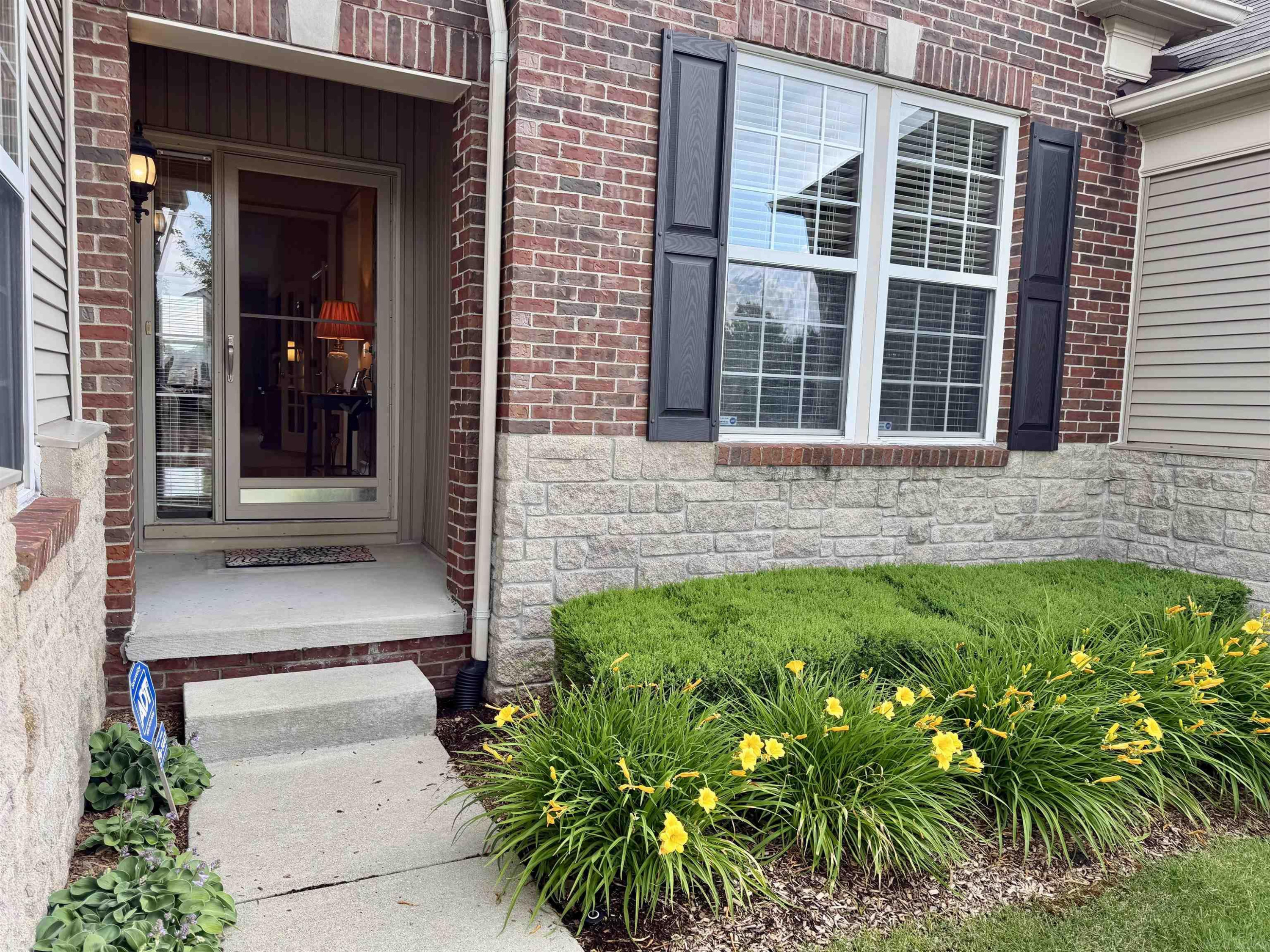 49626 Wayburn Drive, Macomb, MI 48042 — Photo 2