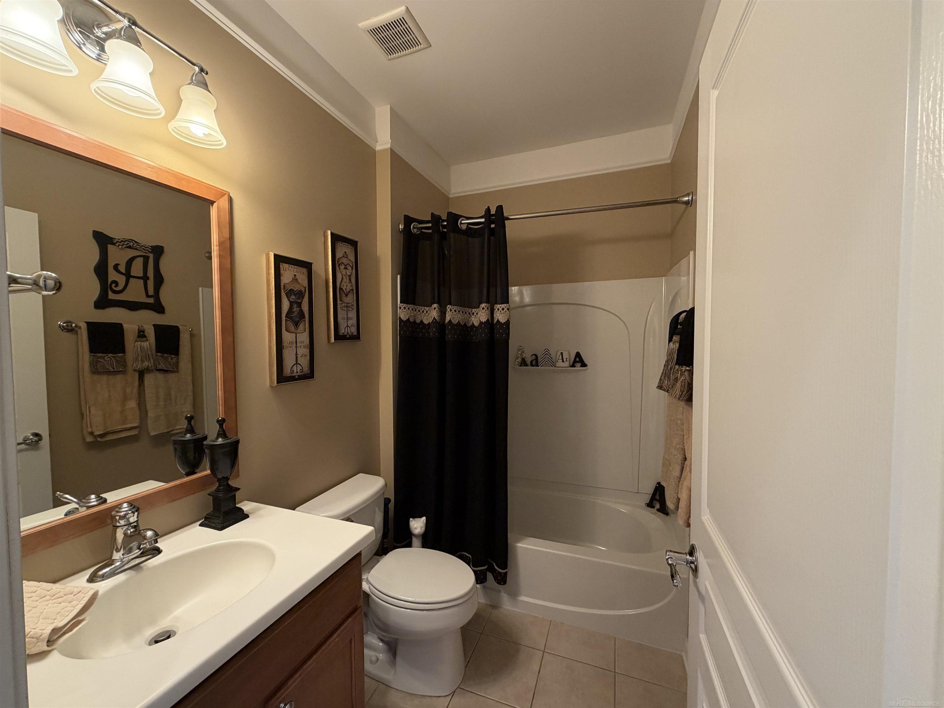 49626 Wayburn Drive, Macomb, MI 48042 — Photo 15