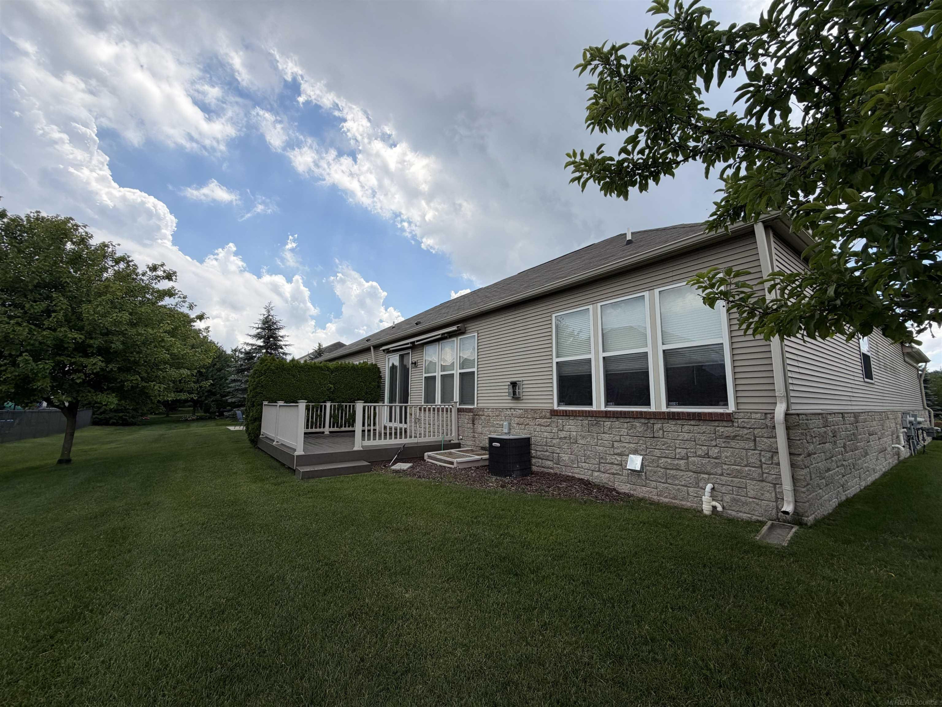 49626 Wayburn Drive, Macomb, MI 48042 — Photo 16