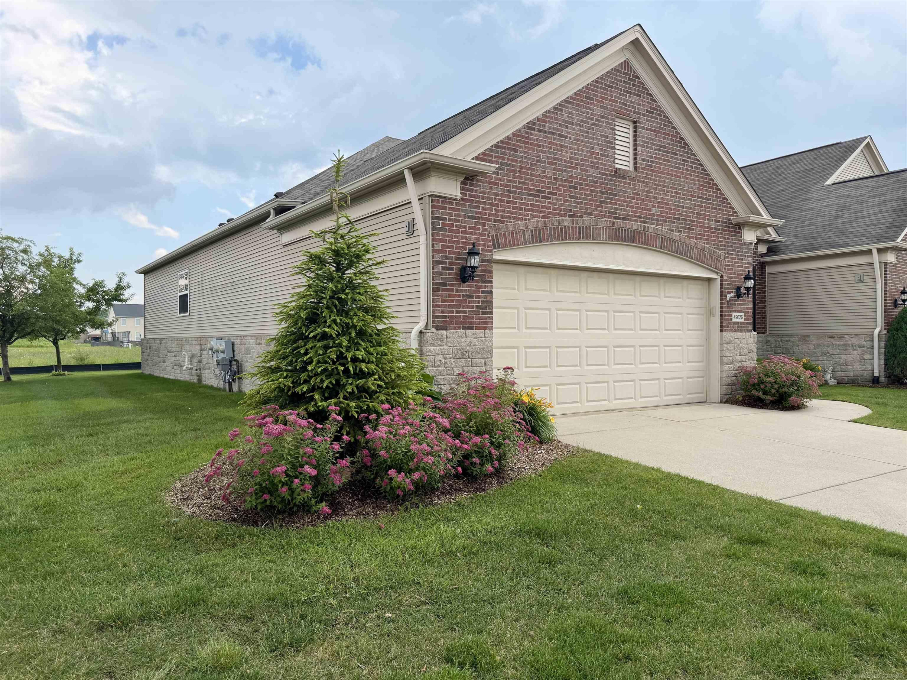 49626 Wayburn Drive, Macomb, MI 48042 — Photo 17