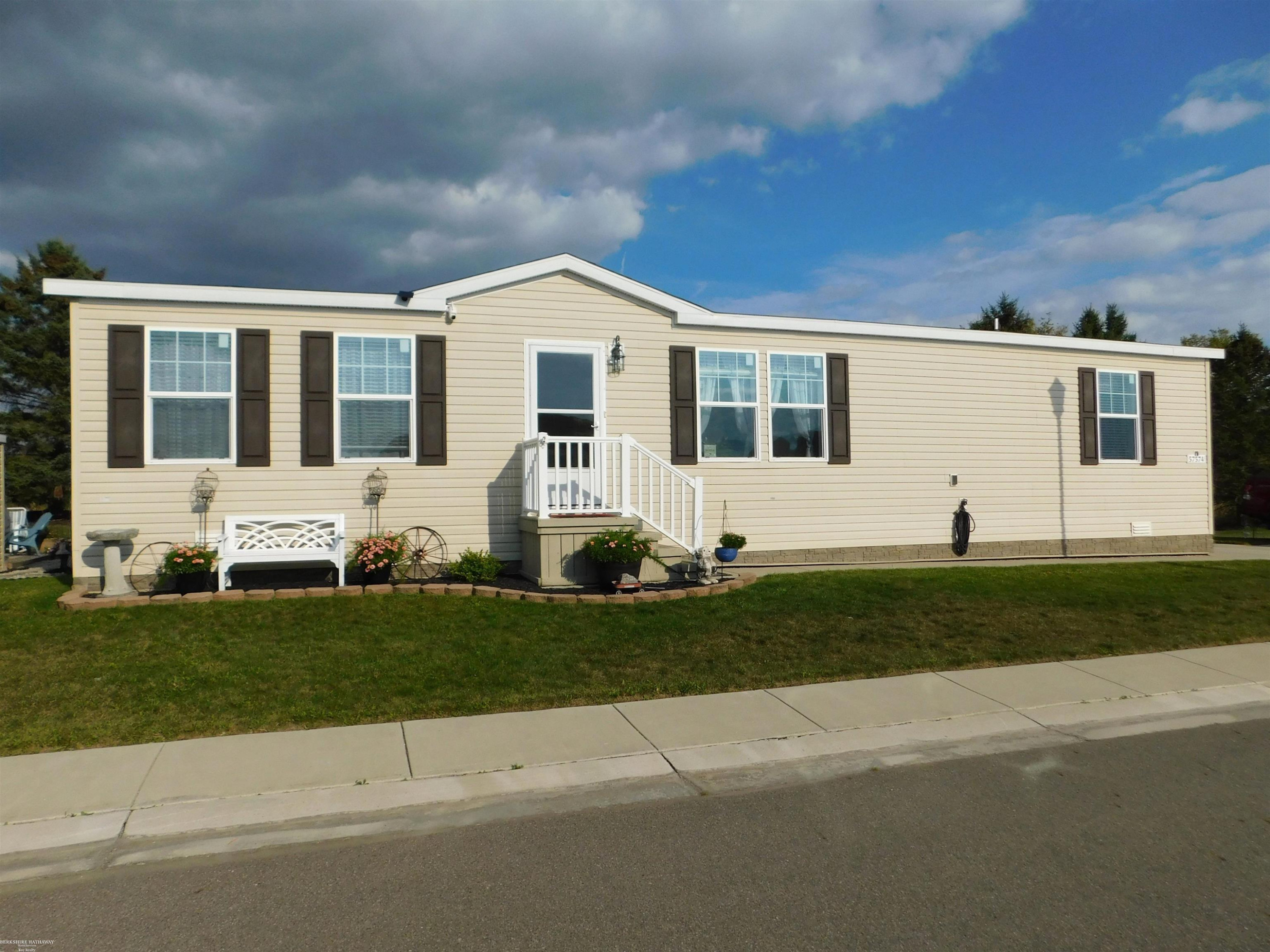 57574 Sawyer Court, MI 48048 — Photo 32