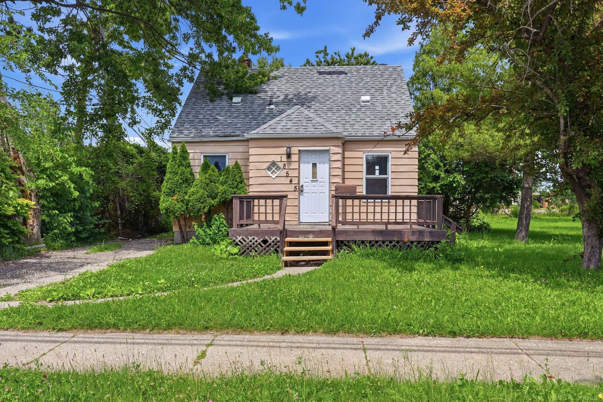 18545 Huntington Avenue, MI 48225