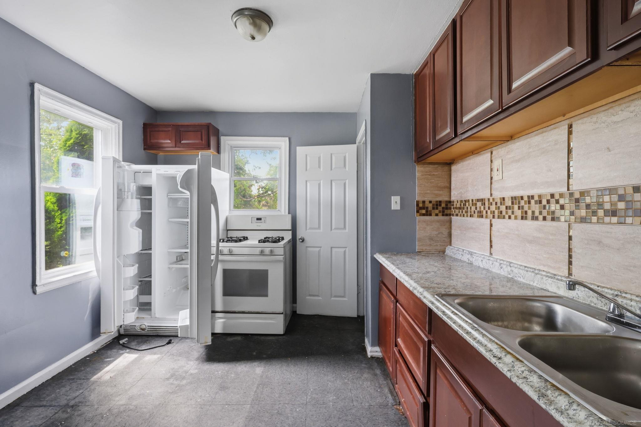 18545 Huntington Avenue, MI 48225 — Photo 5
