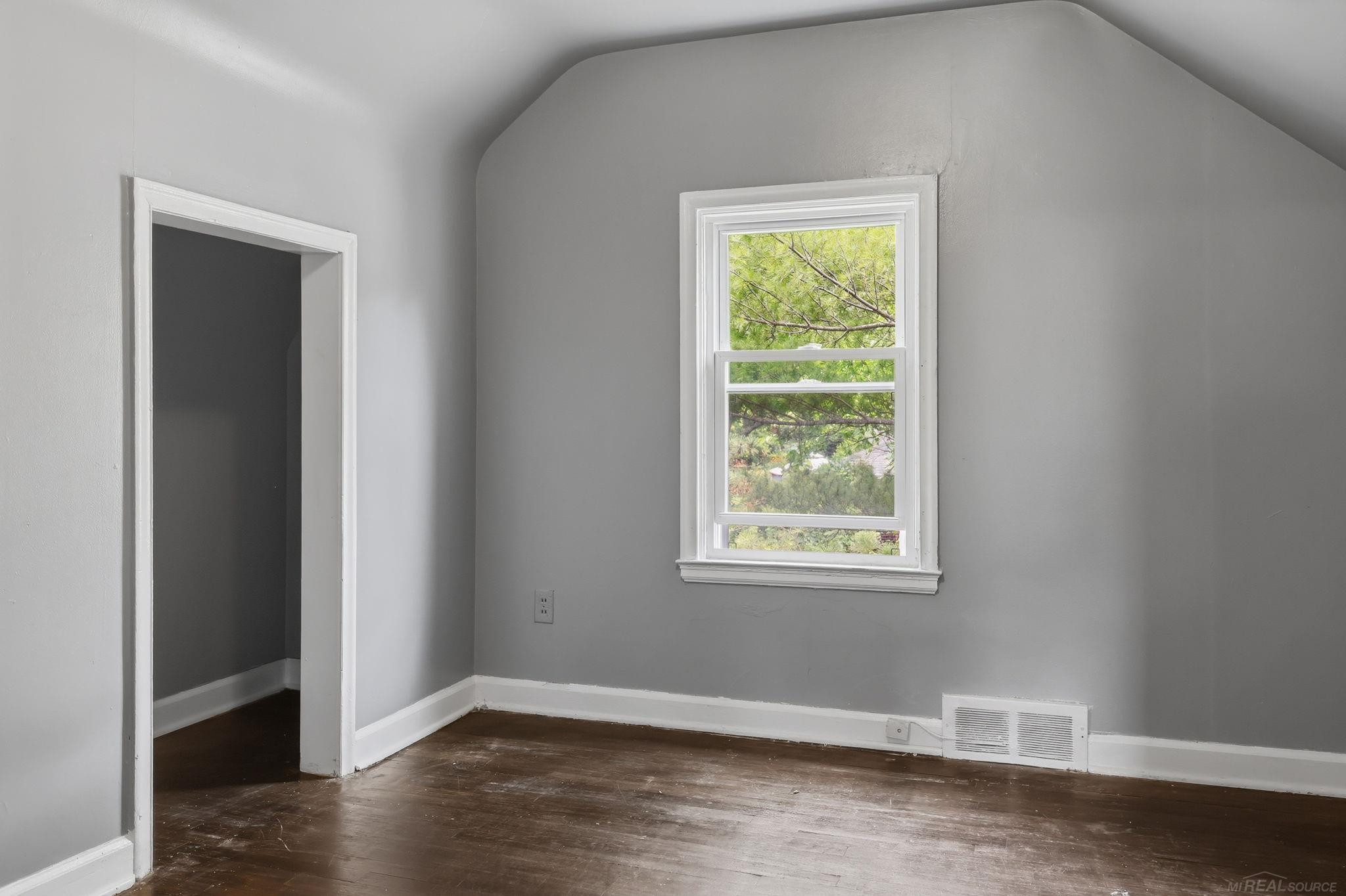 18545 Huntington Avenue, MI 48225 — Photo 13