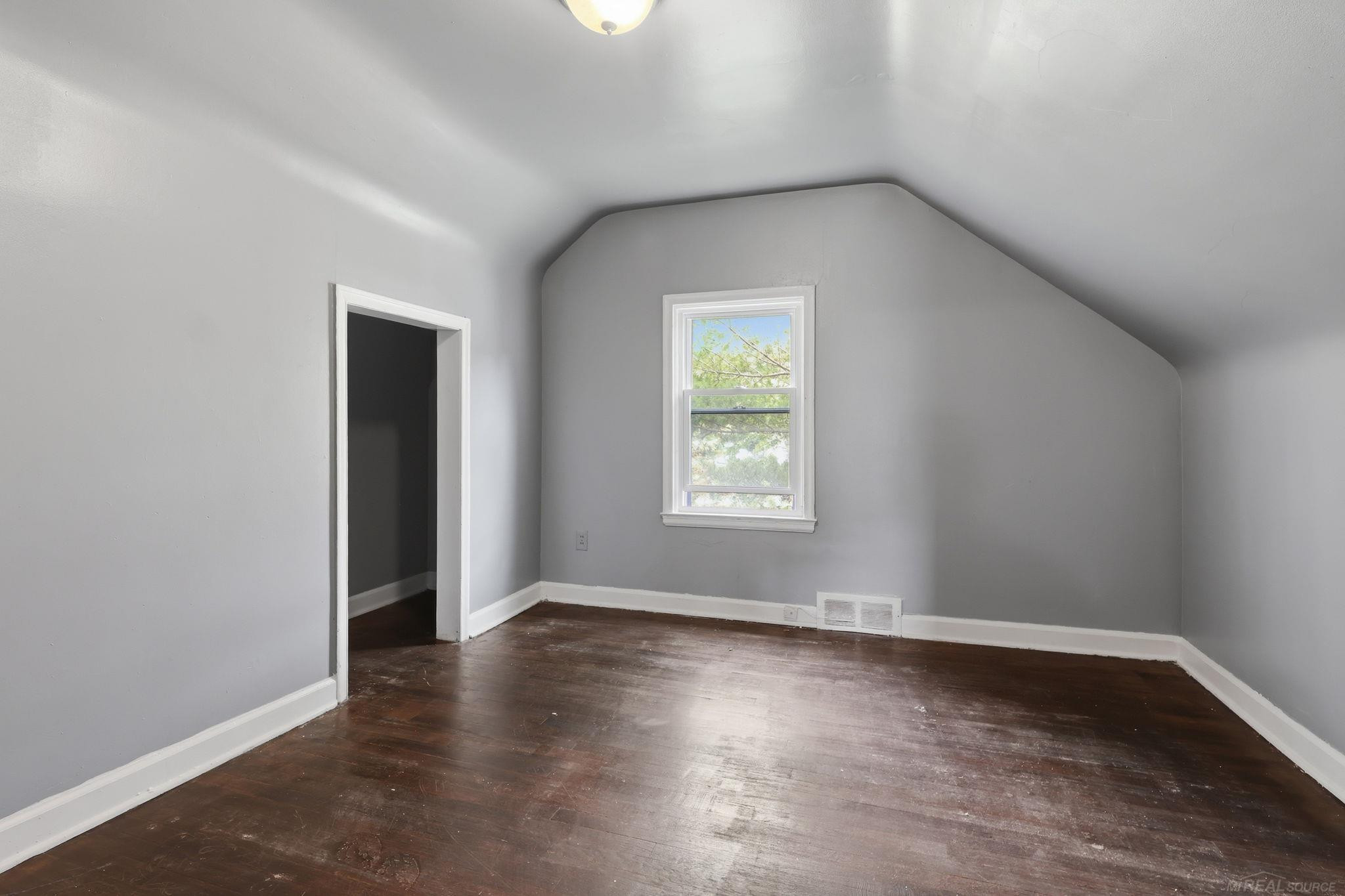 18545 Huntington Avenue, MI 48225 — Photo 14
