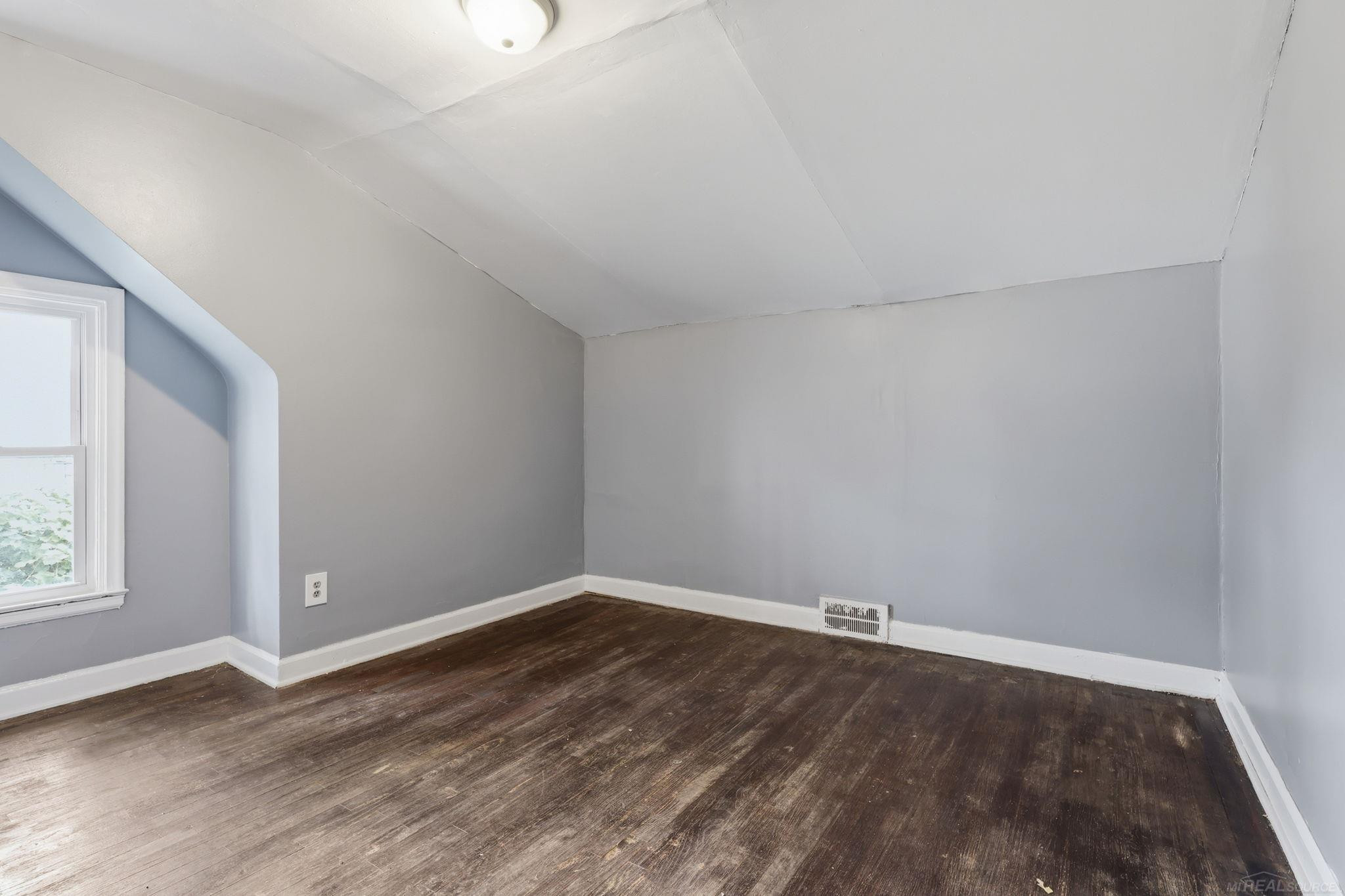 18545 Huntington Avenue, MI 48225 — Photo 15