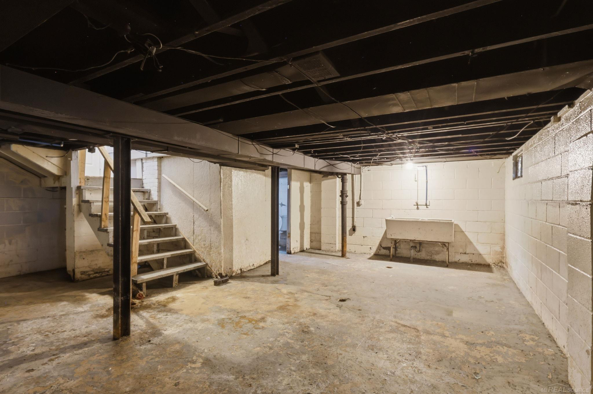 18545 Huntington Avenue, MI 48225 — Photo 16