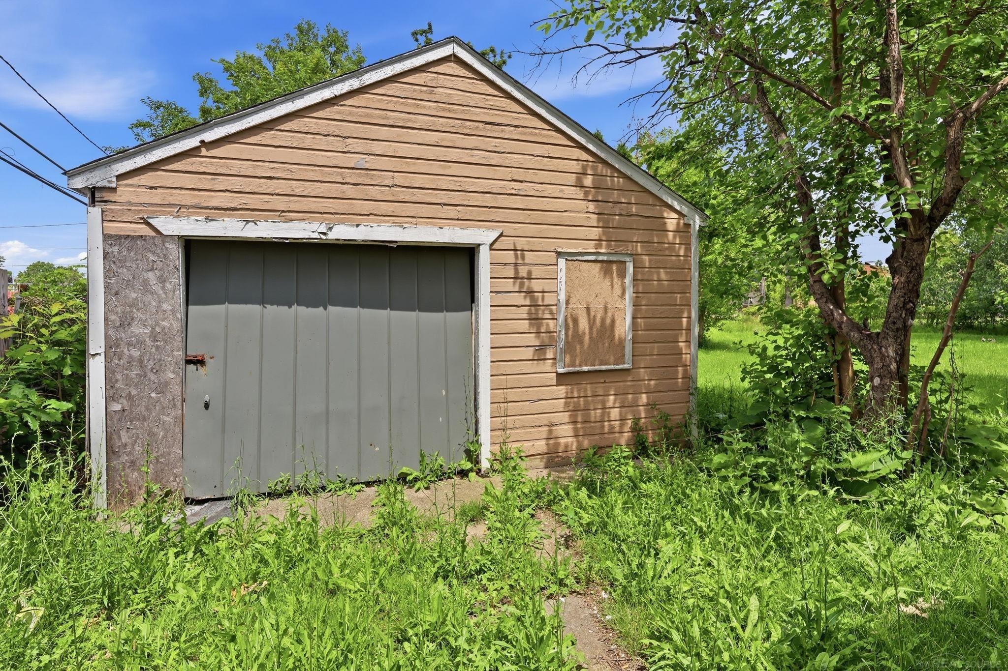 18545 Huntington Avenue, MI 48225 — Photo 20