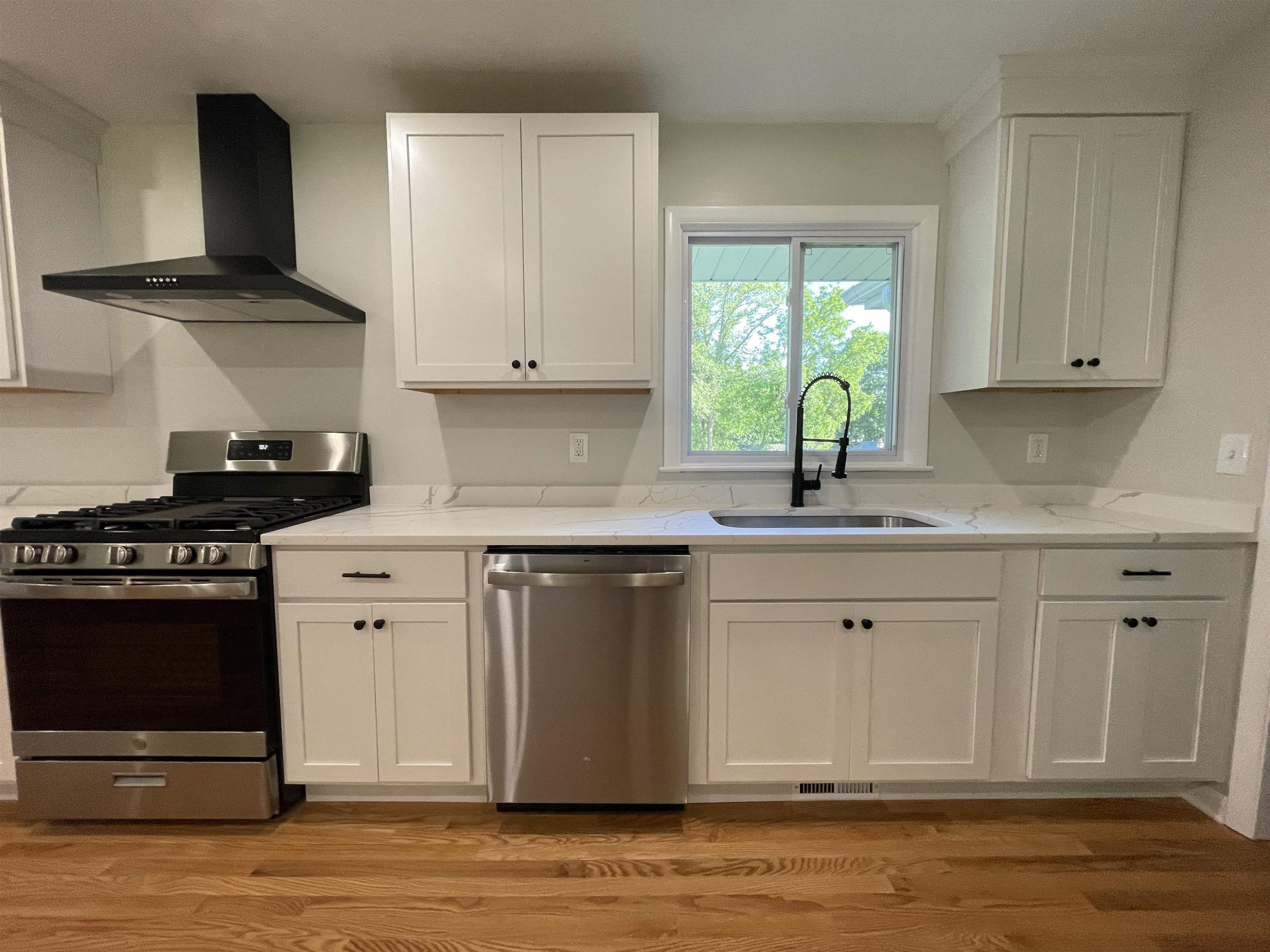 114 E Henry Street, Flushing, MI 48433 — Photo 8