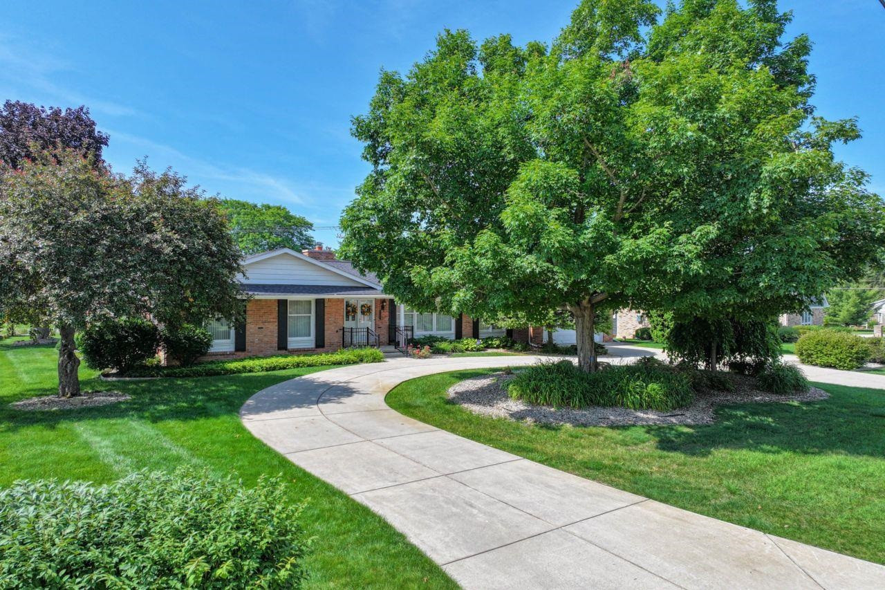 5466 Coral Ridge Drive, Grand Blanc, MI 48439 — front exterior
