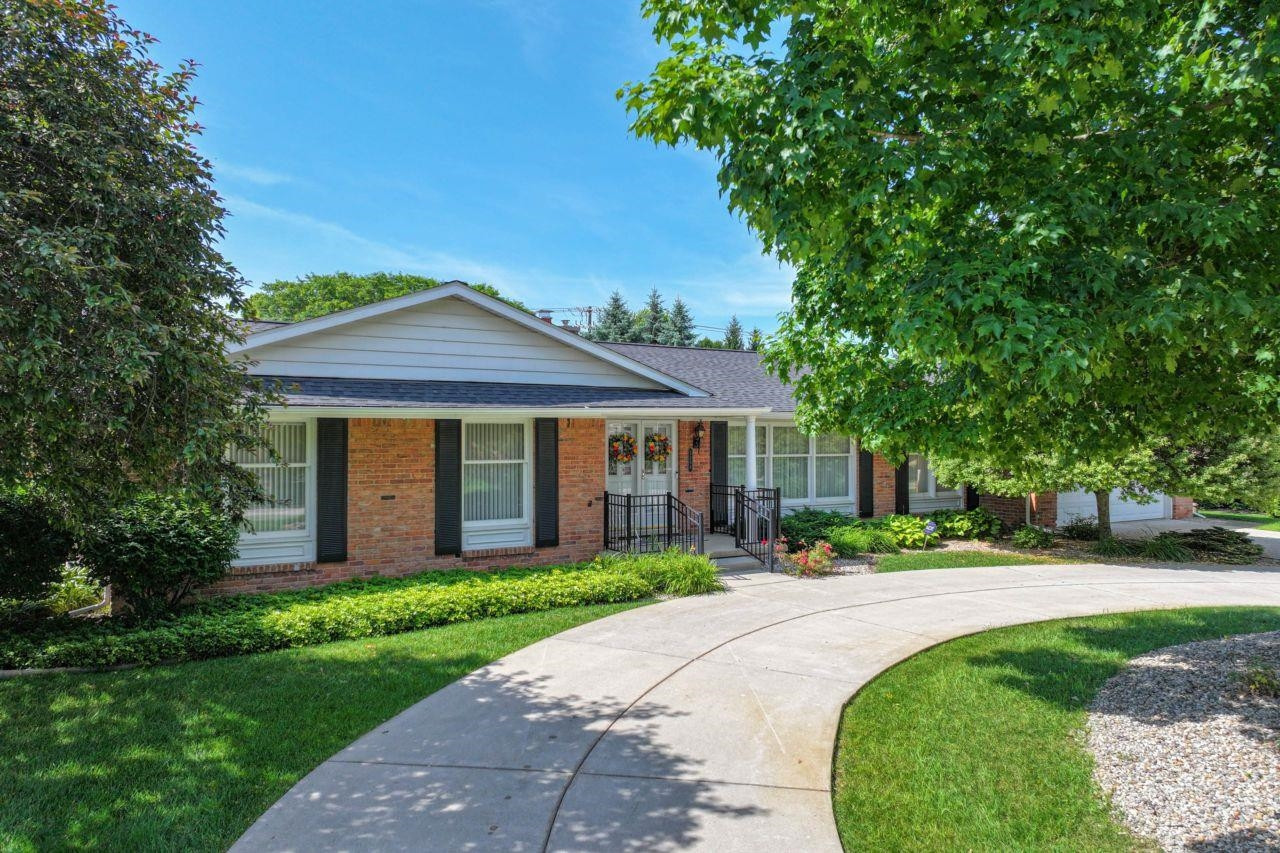 5466 Coral Ridge Drive, Grand Blanc, MI 48439 — Photo 2