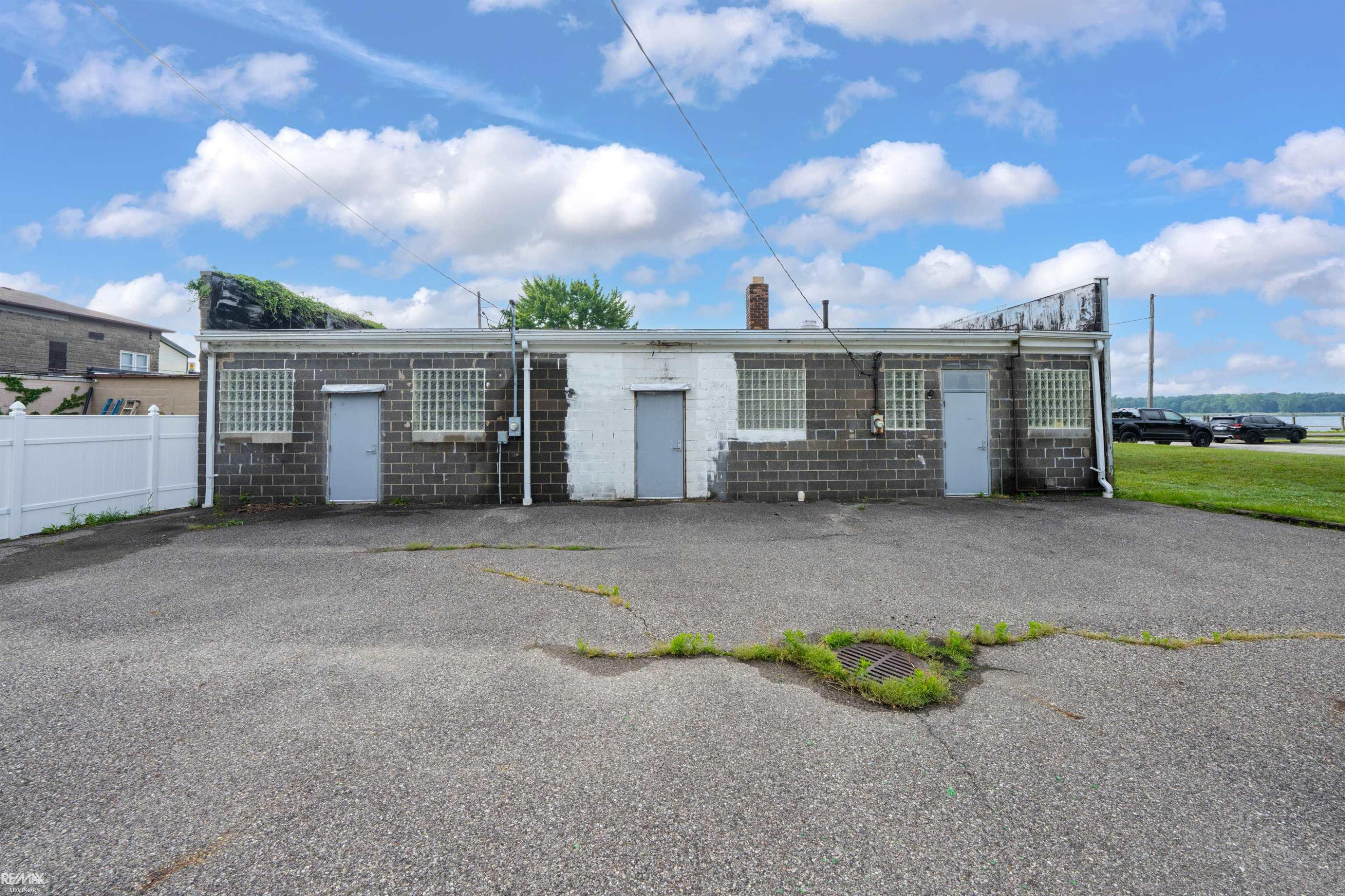 3070/3074 South Channel Drive, MI 48028 — Photo 23