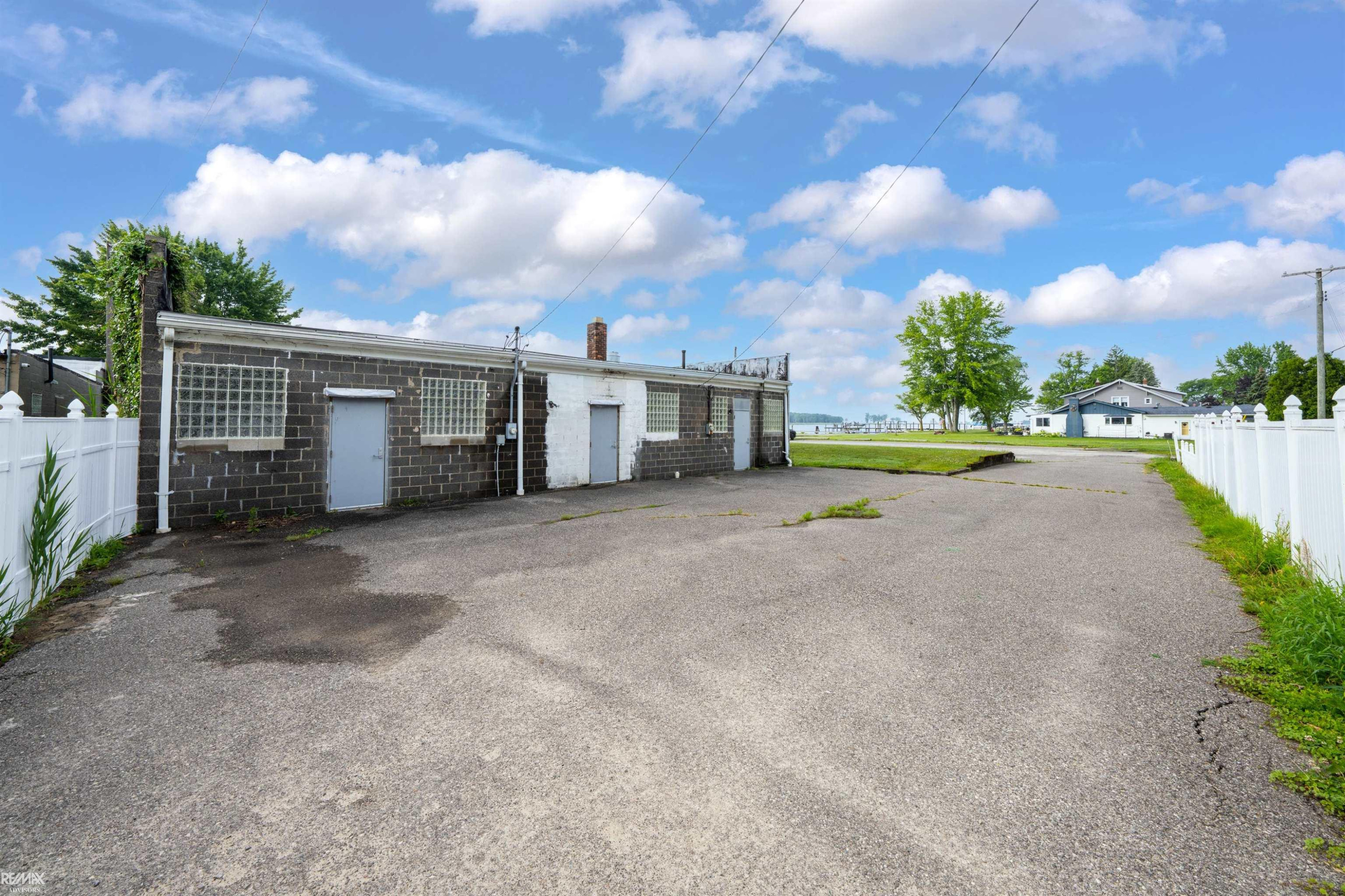 3070/3074 South Channel Drive, MI 48028 — Photo 24