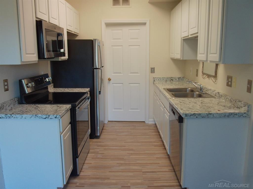 2009 Monarch Drive, Utica, MI 48316 — Photo 6