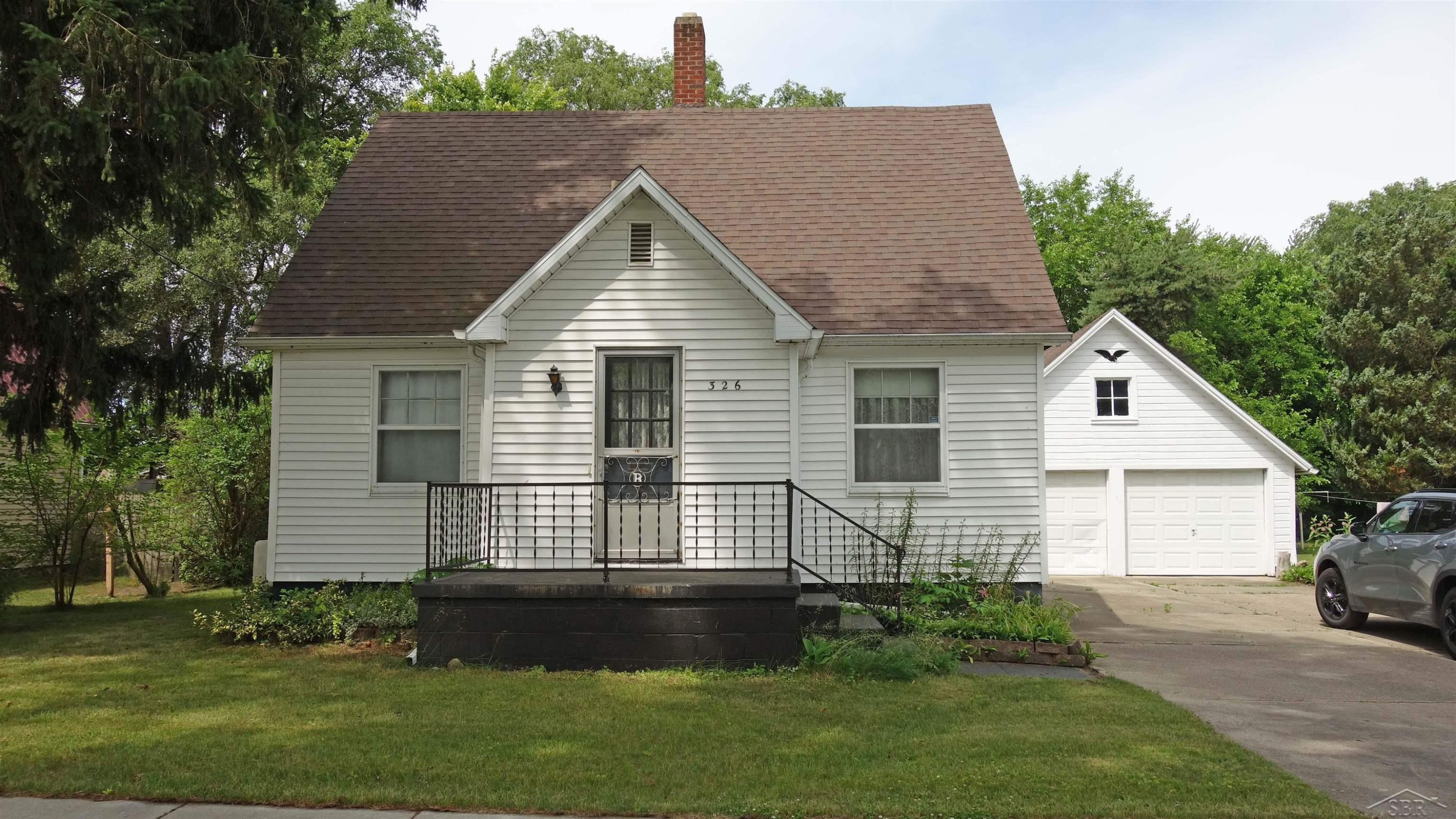 326 S Clark Street, Chesaning, MI 48616 — Photo 2