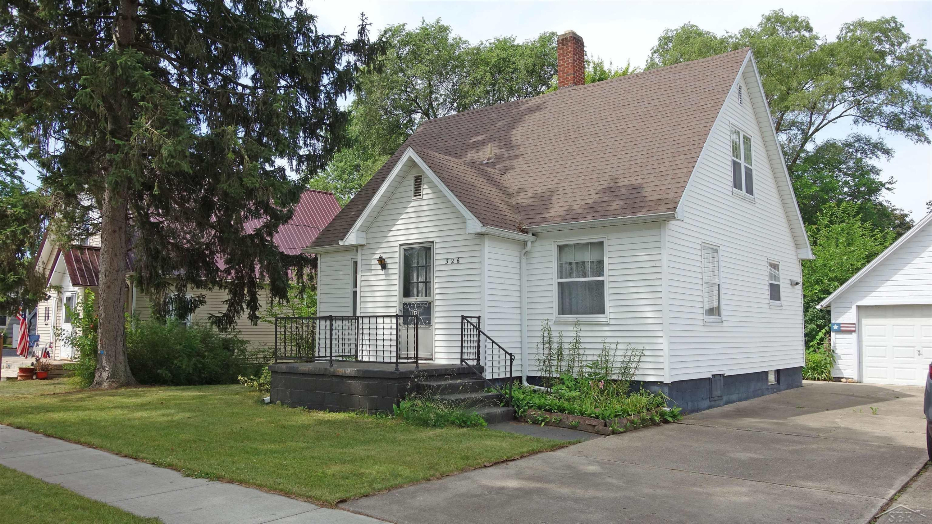 326 S Clark Street, Chesaning, MI 48616 — Photo 3