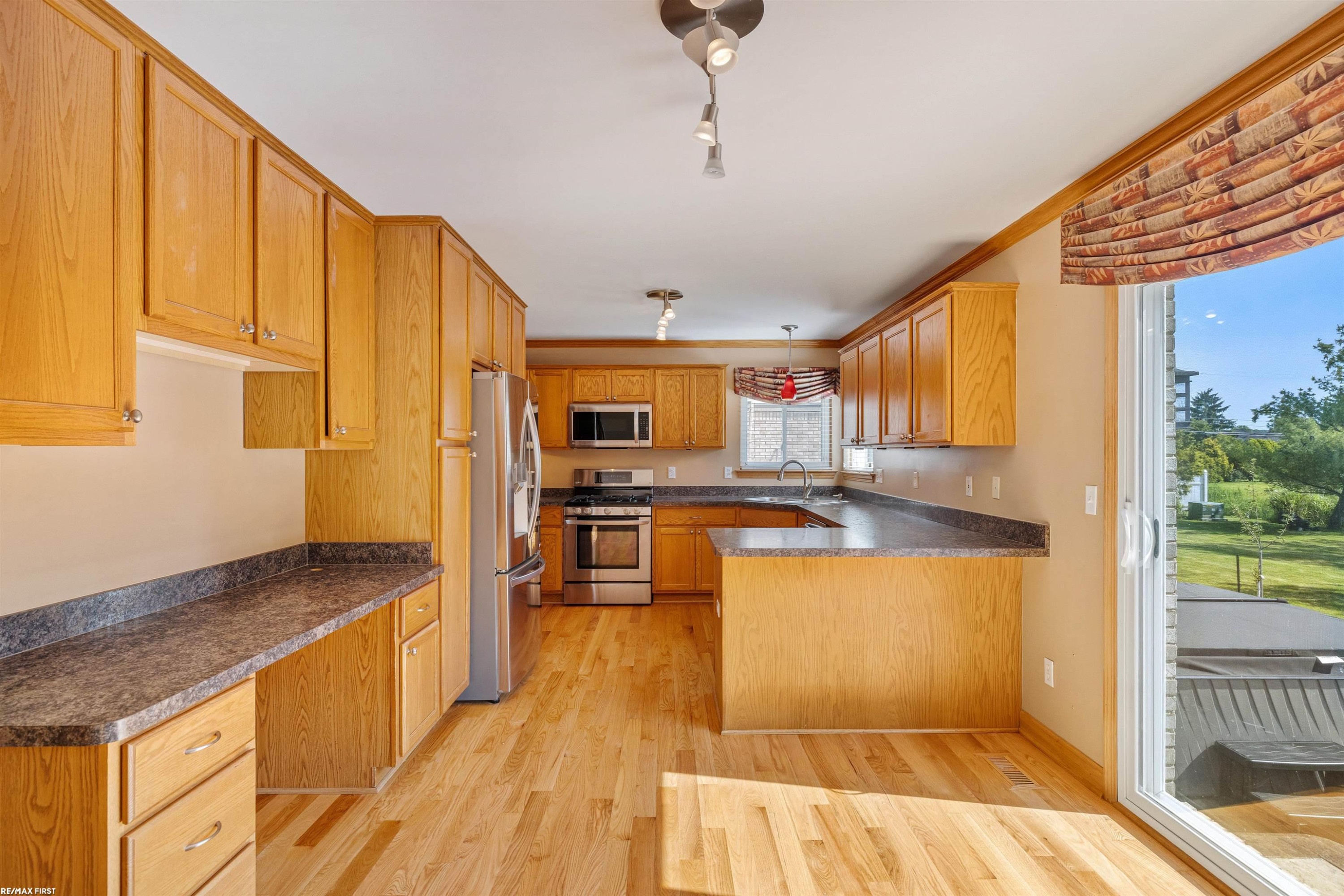 52282 Birch Court, MI 48047 — Photo 9