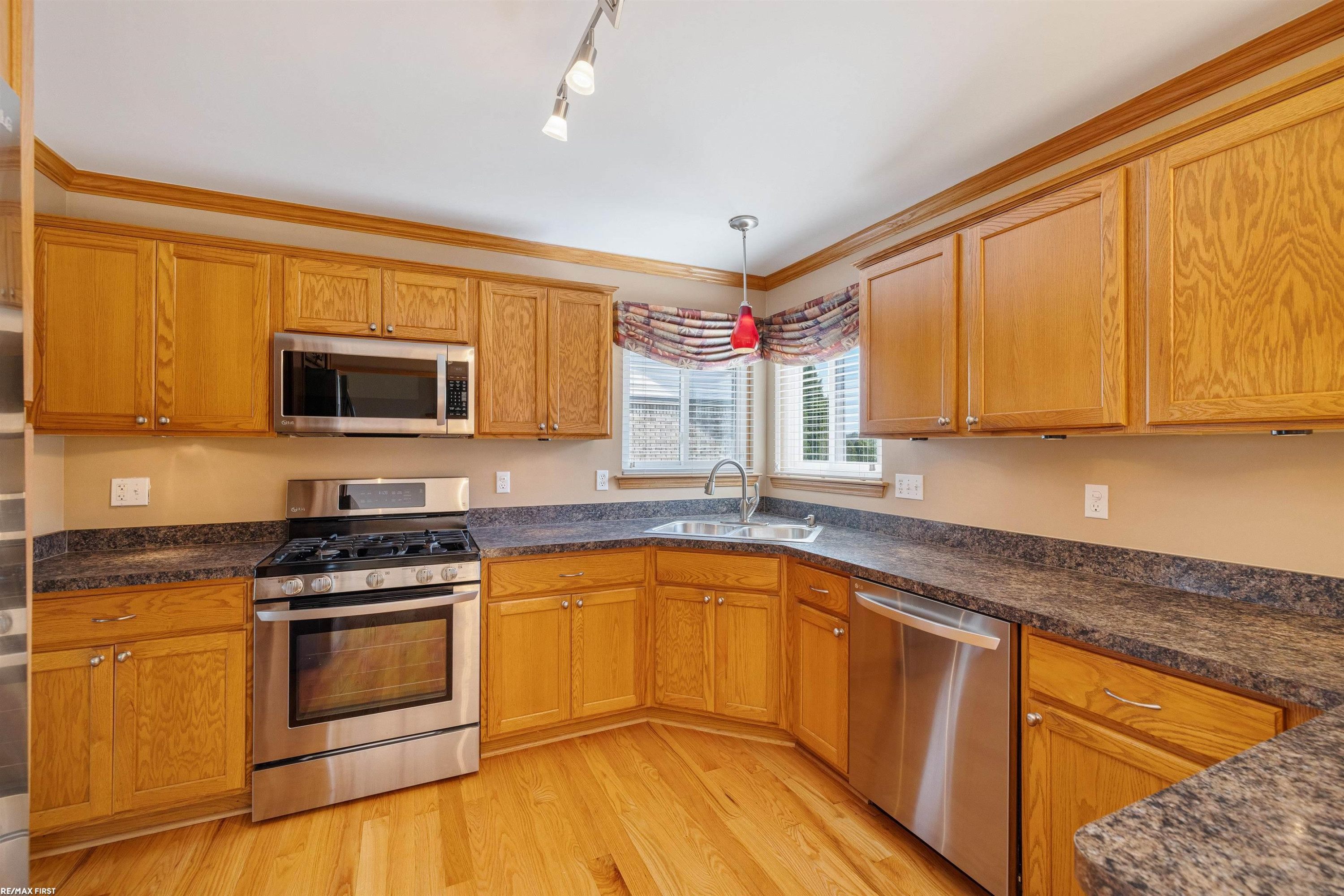 52282 Birch Court, MI 48047 — Photo 10