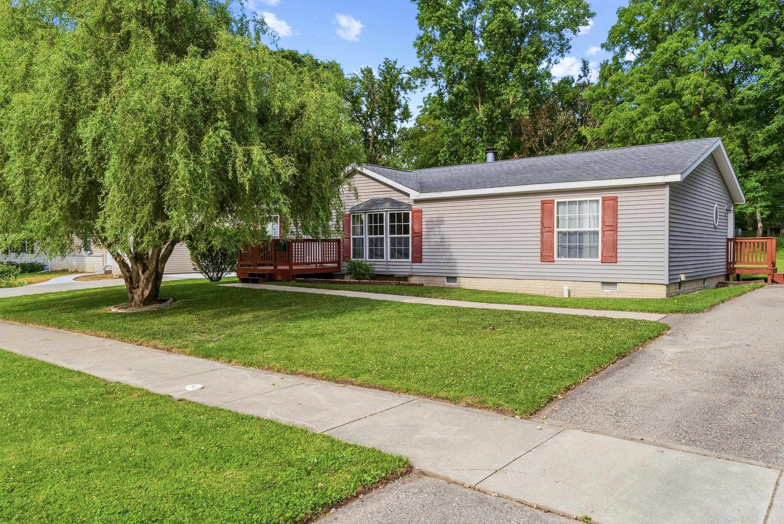 880 N East Street, Fenton, MI 48430 — Photo 3