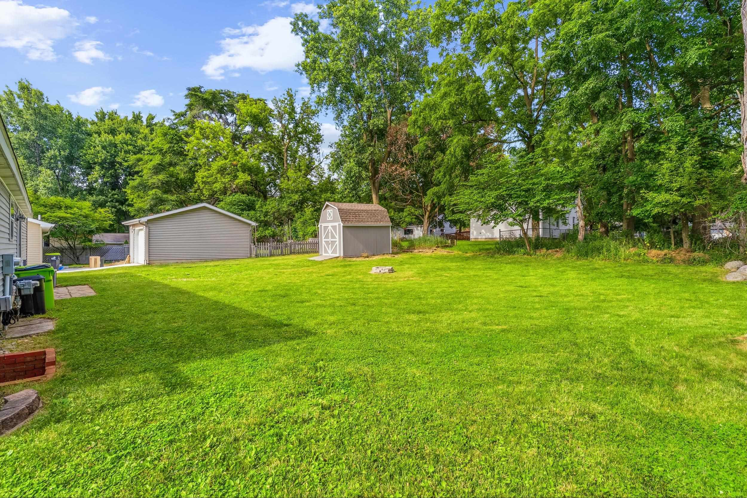 880 N East Street, Fenton, MI 48430 — Photo 7