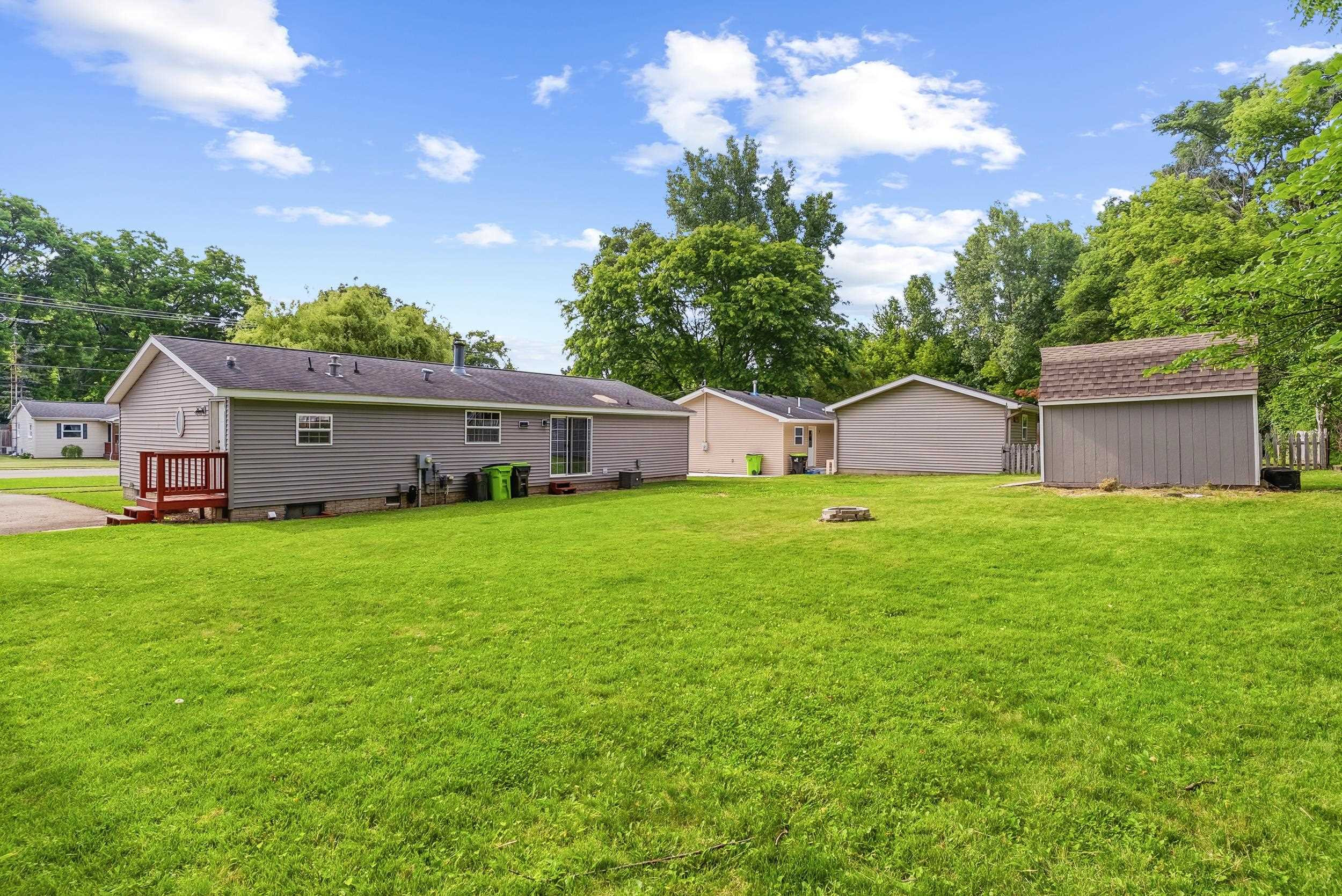 880 N East Street, Fenton, MI 48430 — Photo 8