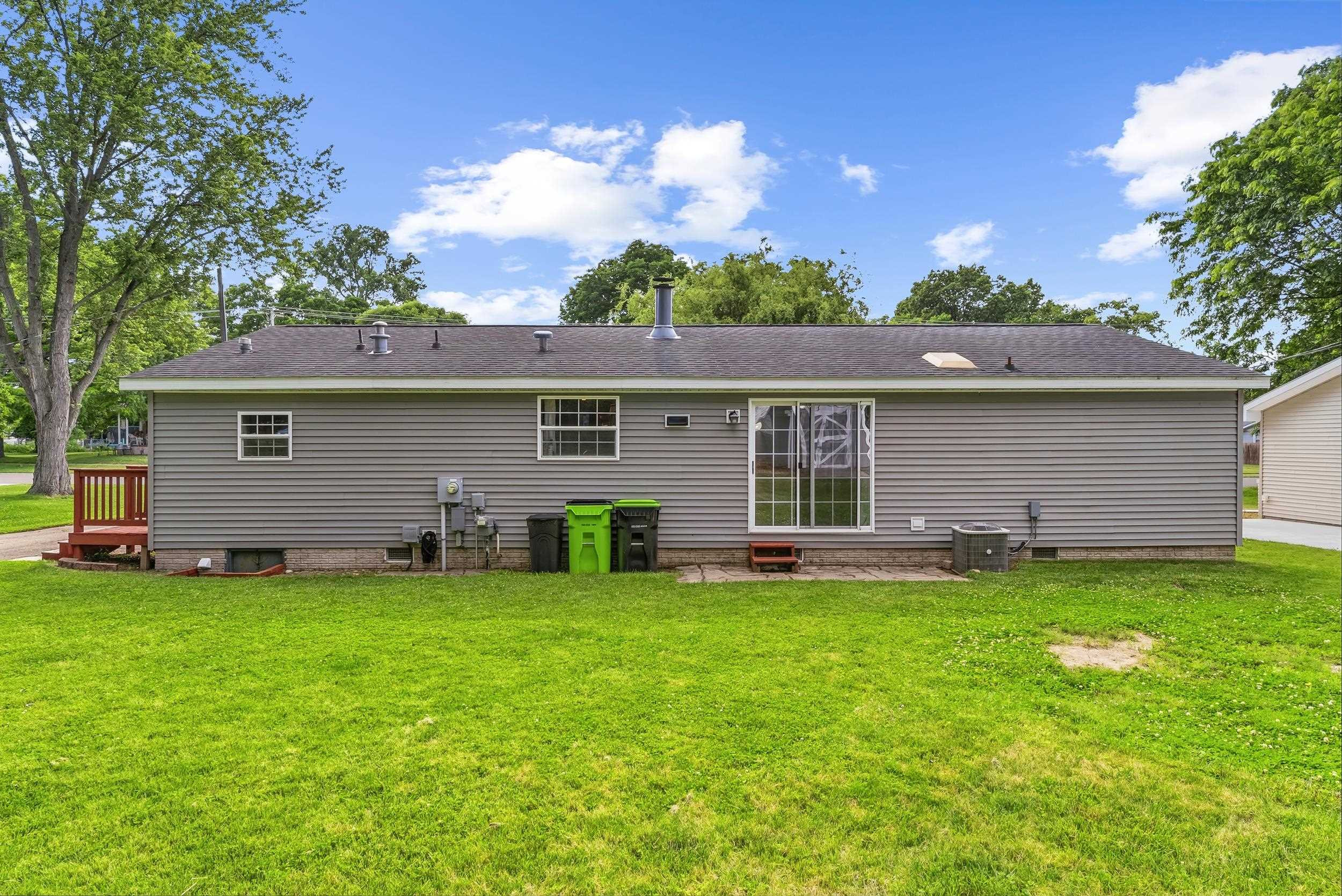 880 N East Street, Fenton, MI 48430 — Photo 9