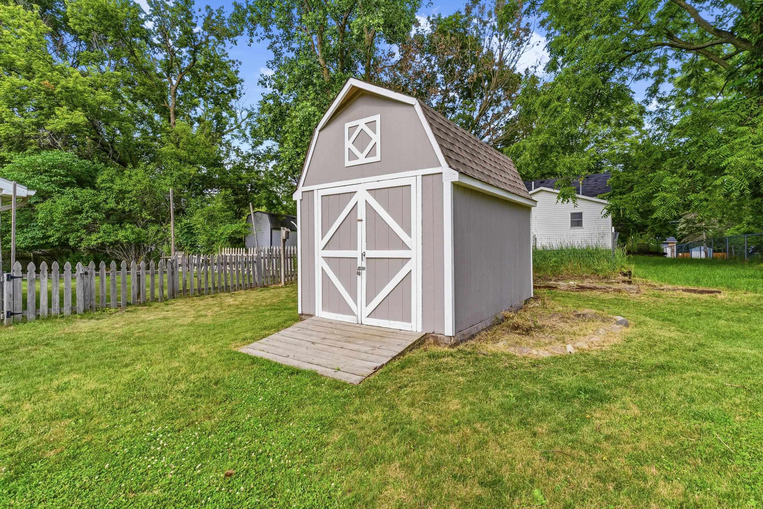 880 N East Street, Fenton, MI 48430 — Photo 10